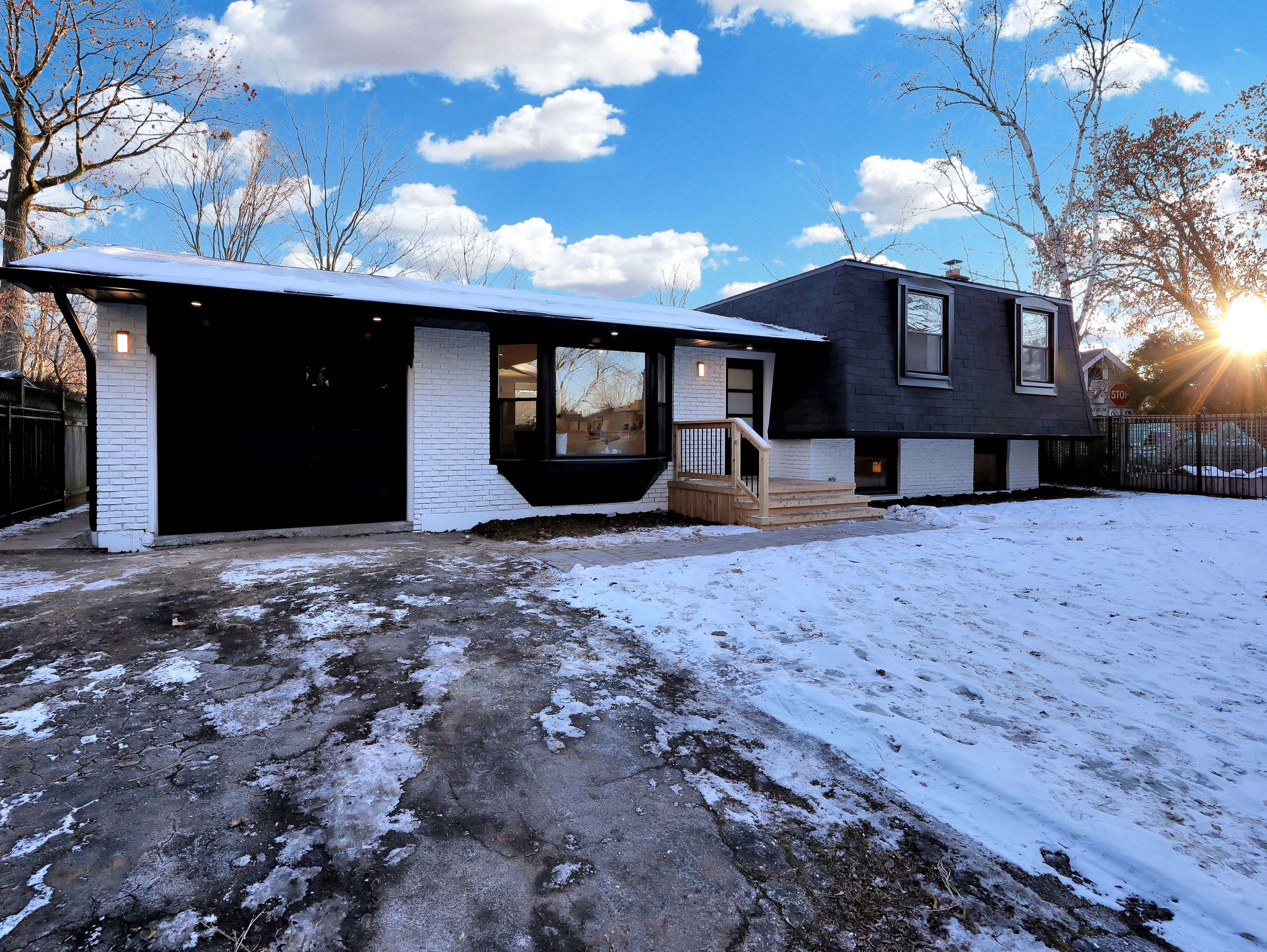 Burlington, ON L7N 2P4,3406 Putter PL