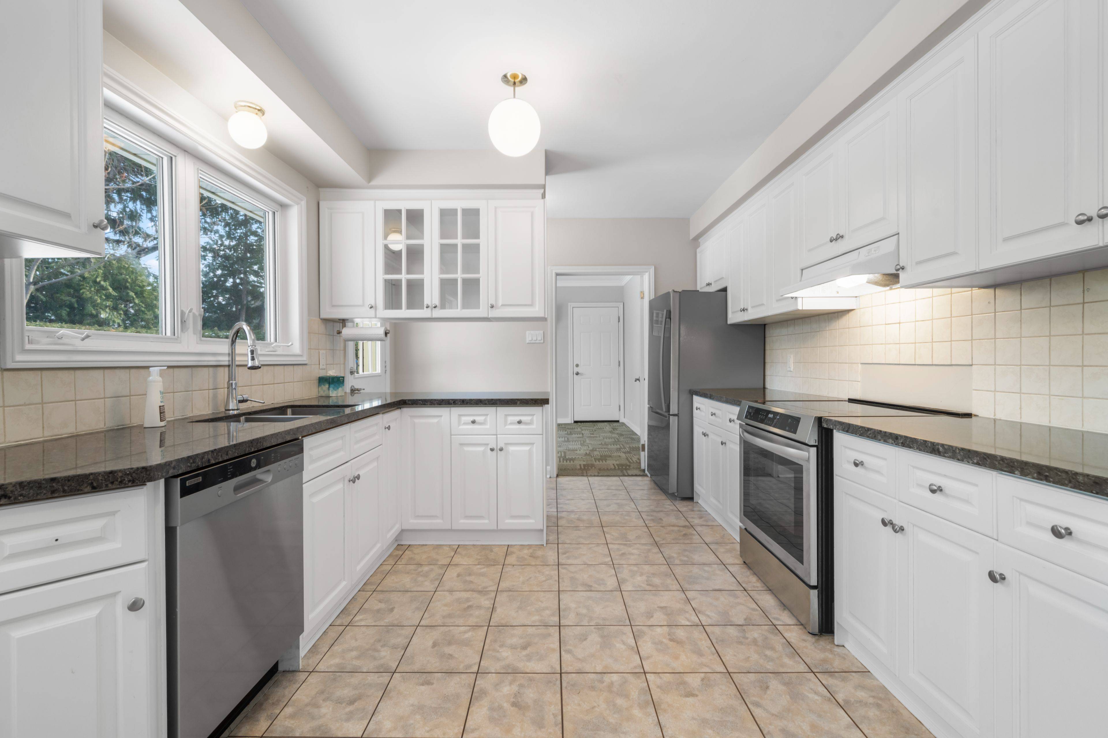 Mississauga, ON L5H 1W4,613 Sequin CRES