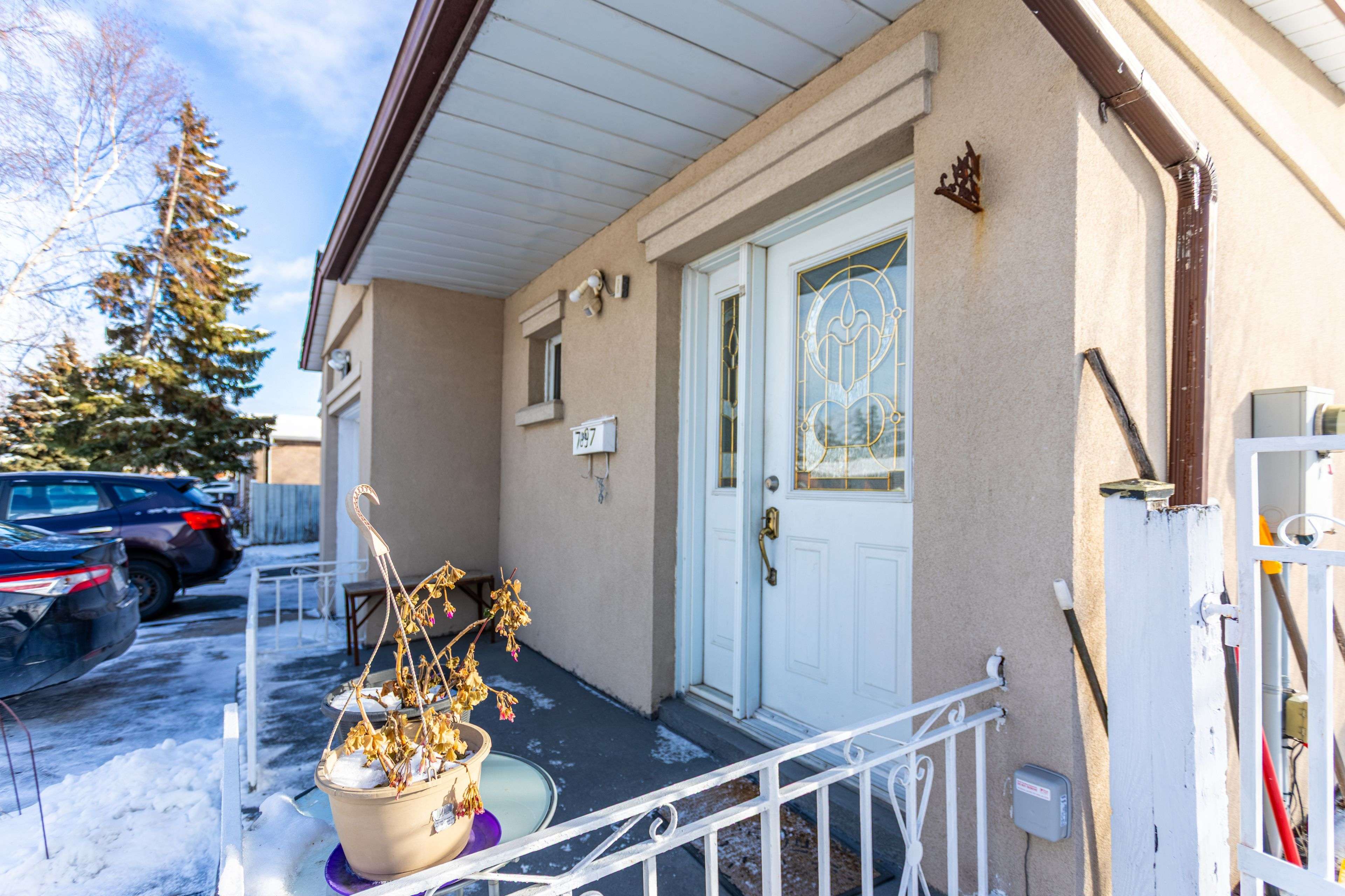 Mississauga, ON L4T 3G5,7697 Benavon RD