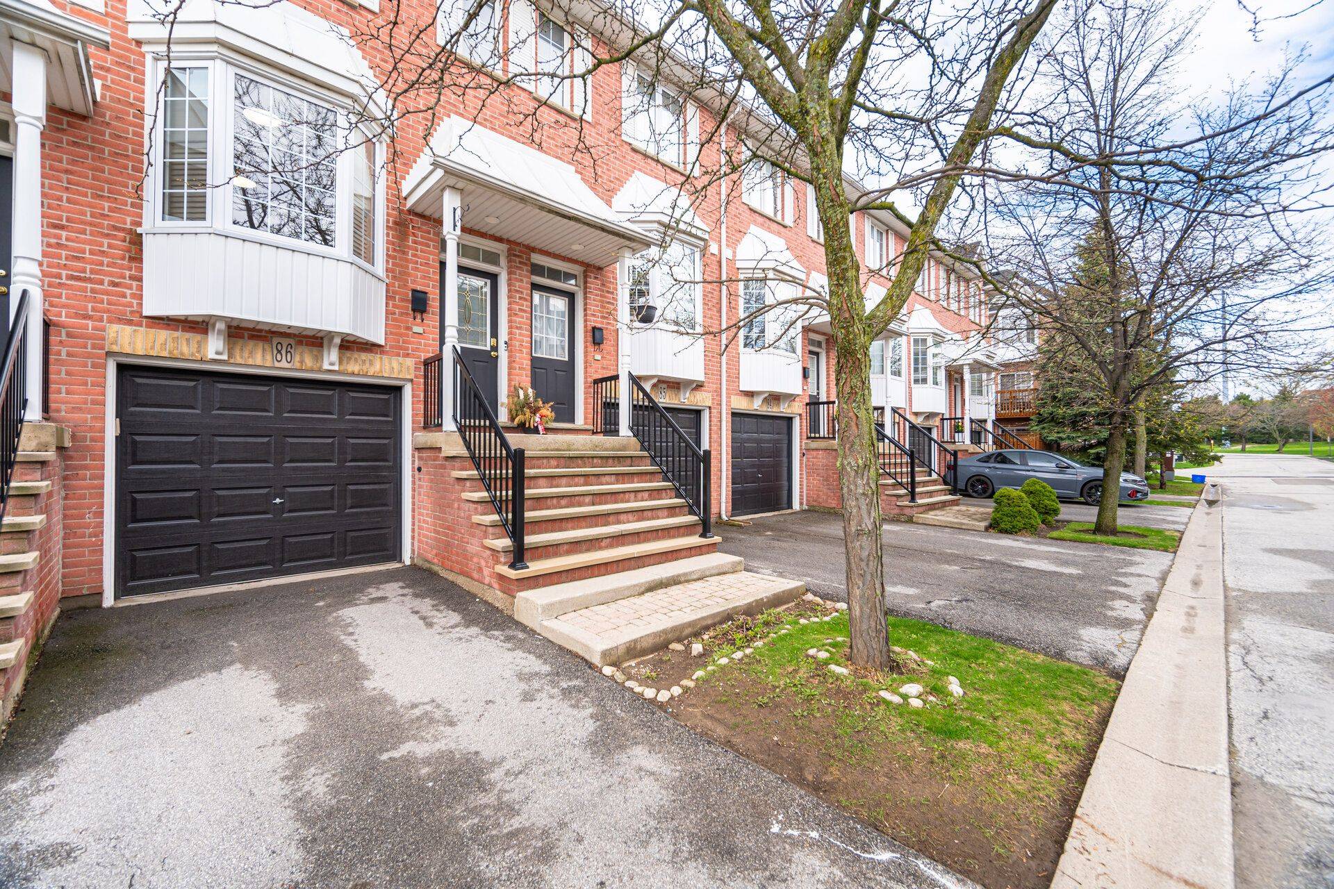 Burlington, ON L7M 4S1,3480 Upper Middle RD #86