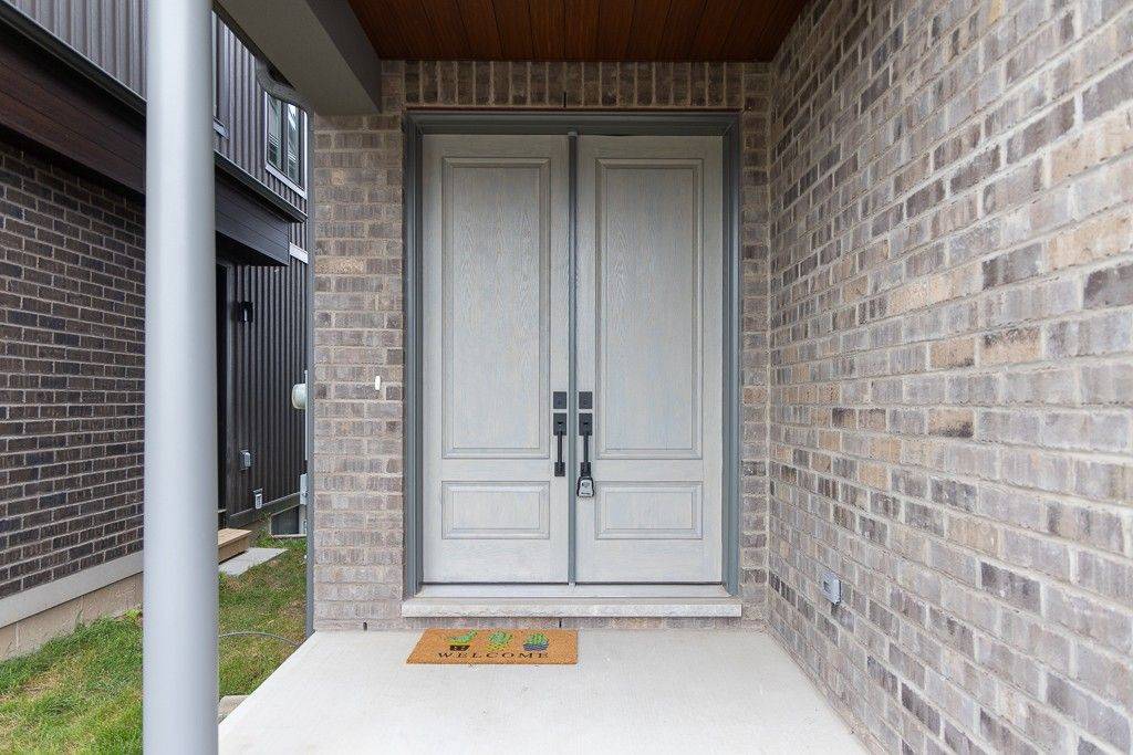 Niagara Falls, ON L2H 3V9,7416 Parkside RD #Upper