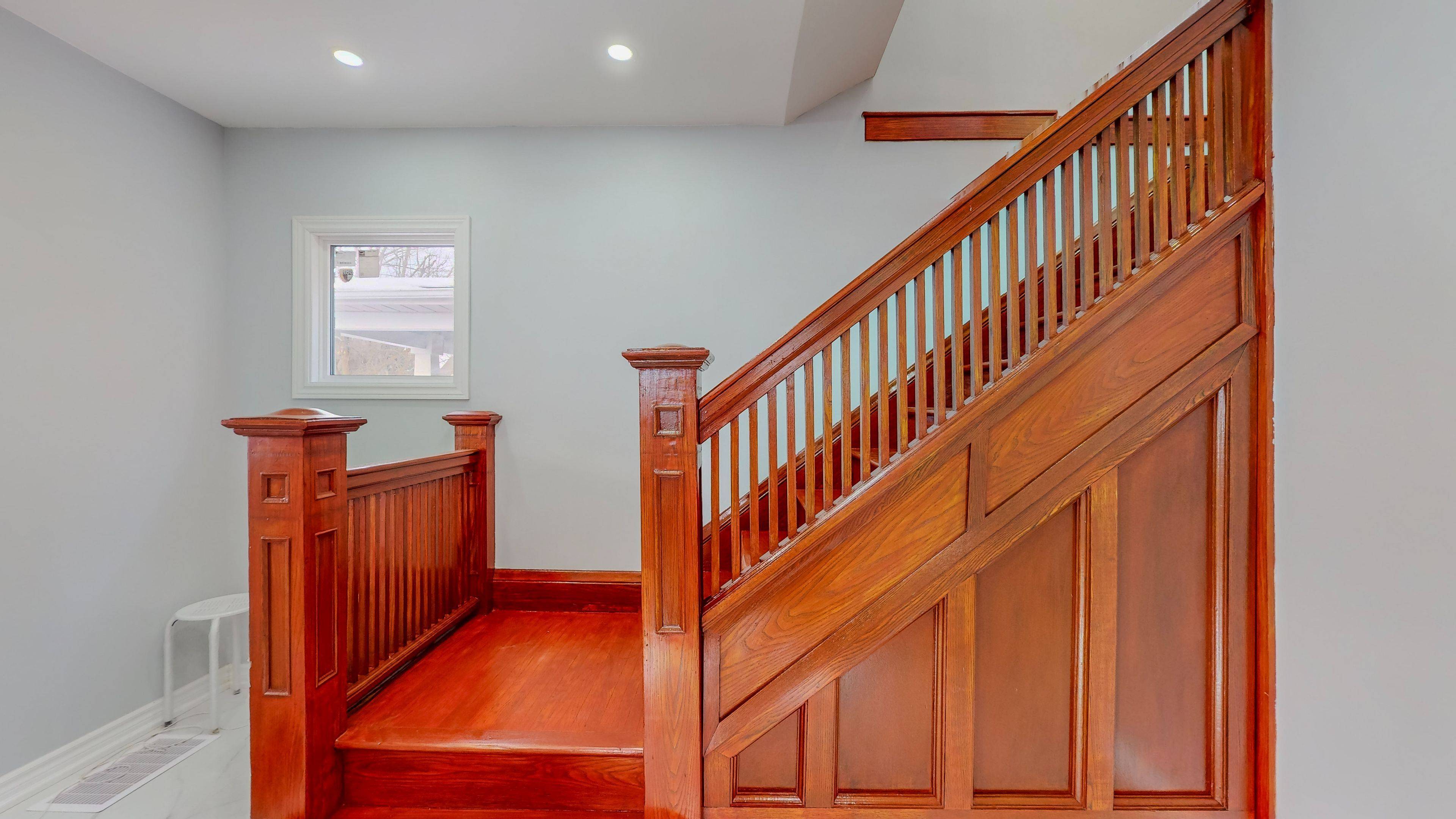 Niagara Falls, ON L2E 1G5,4357 Seneca ST