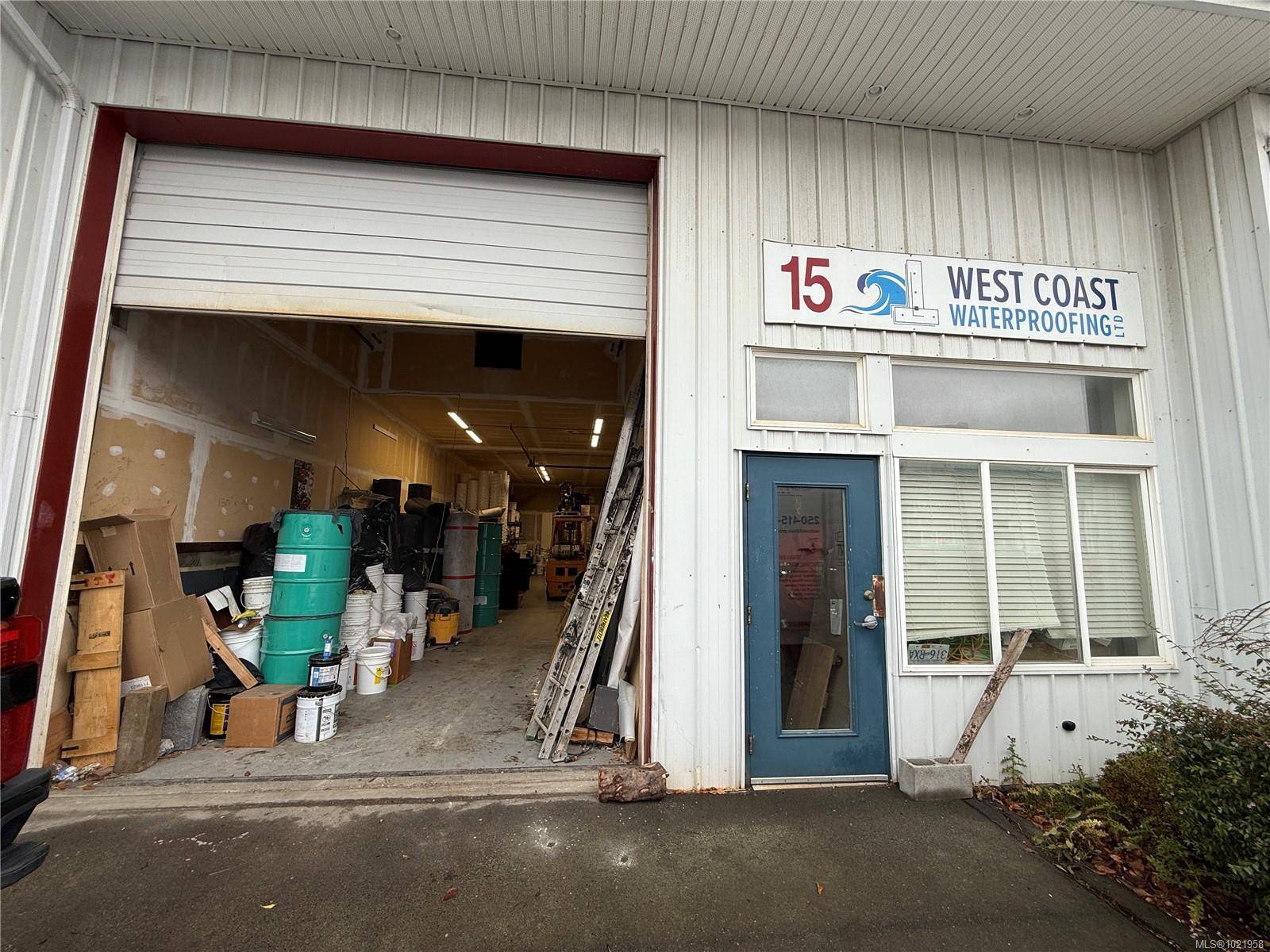 Sidney, BC V8L 1T2,2075 Henry Ave #15