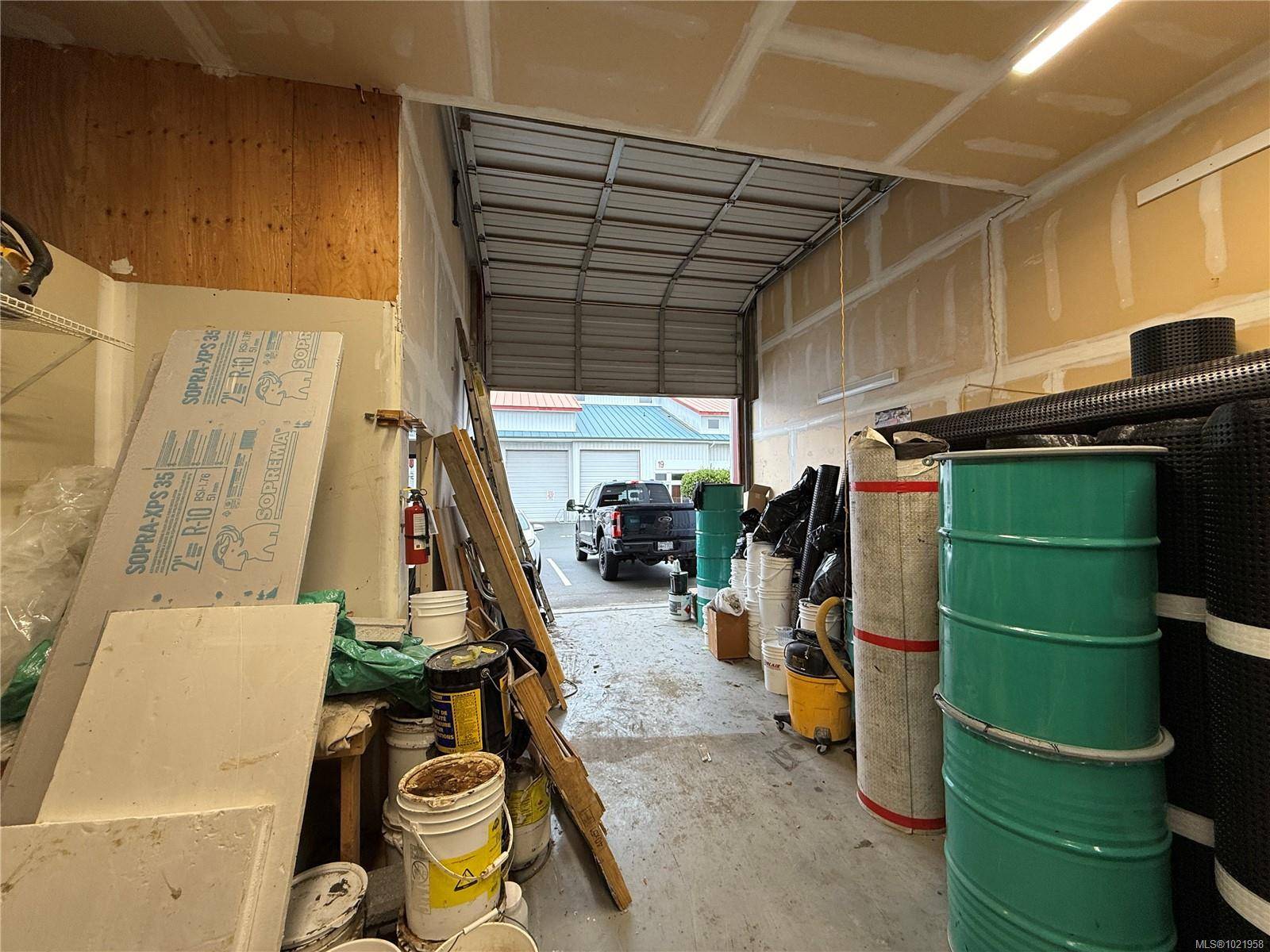 Sidney, BC V8L 1T2,2075 Henry Ave #15