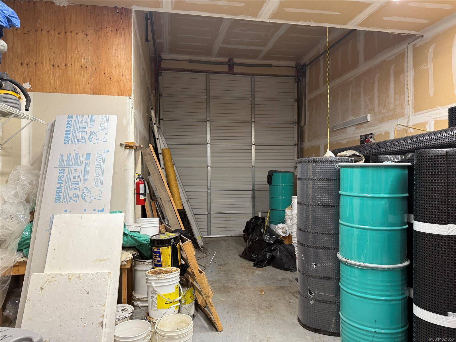 Sidney, BC V8L 1T2,2075 Henry Ave #15