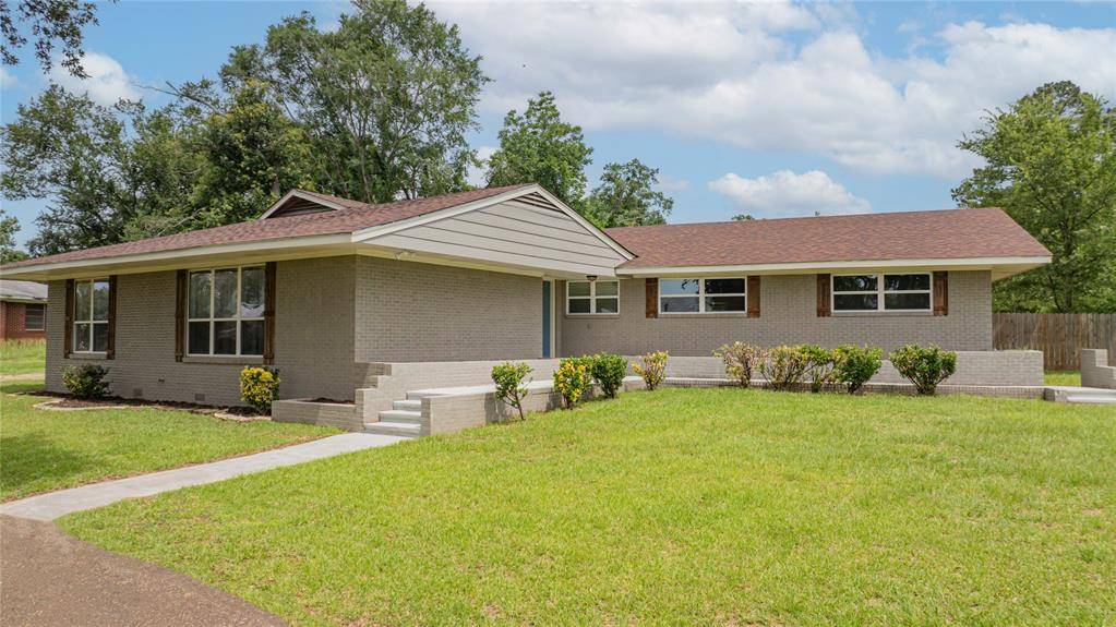 Hughes Springs, TX 75656,812 E 1st