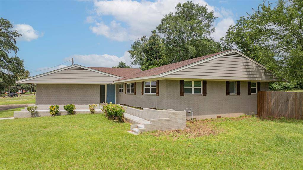 Hughes Springs, TX 75656,812 E 1st