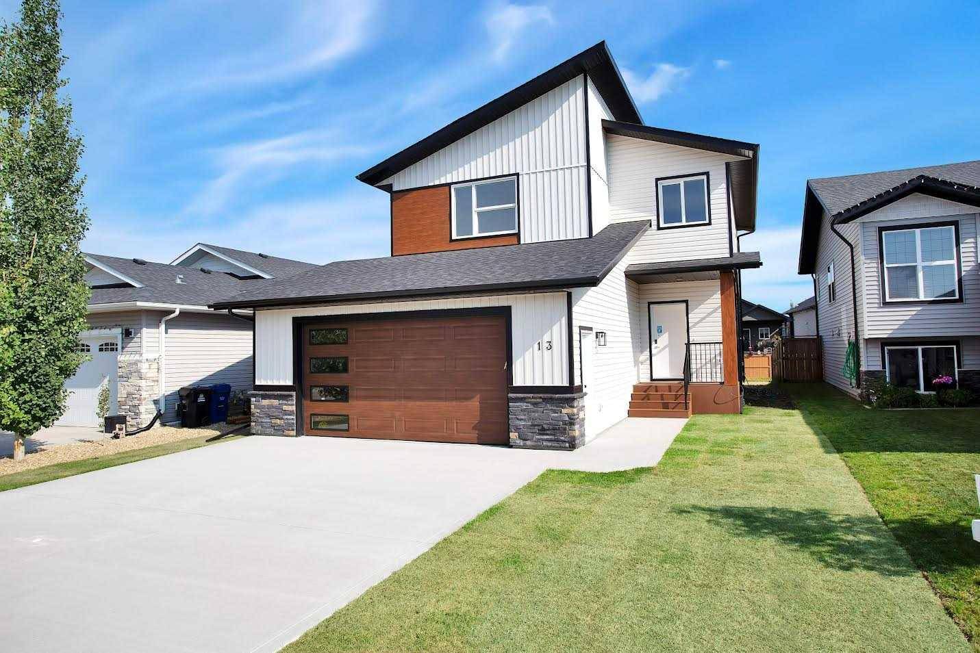 Blackfalds, AB T4M 0H5,13 Murphy Close