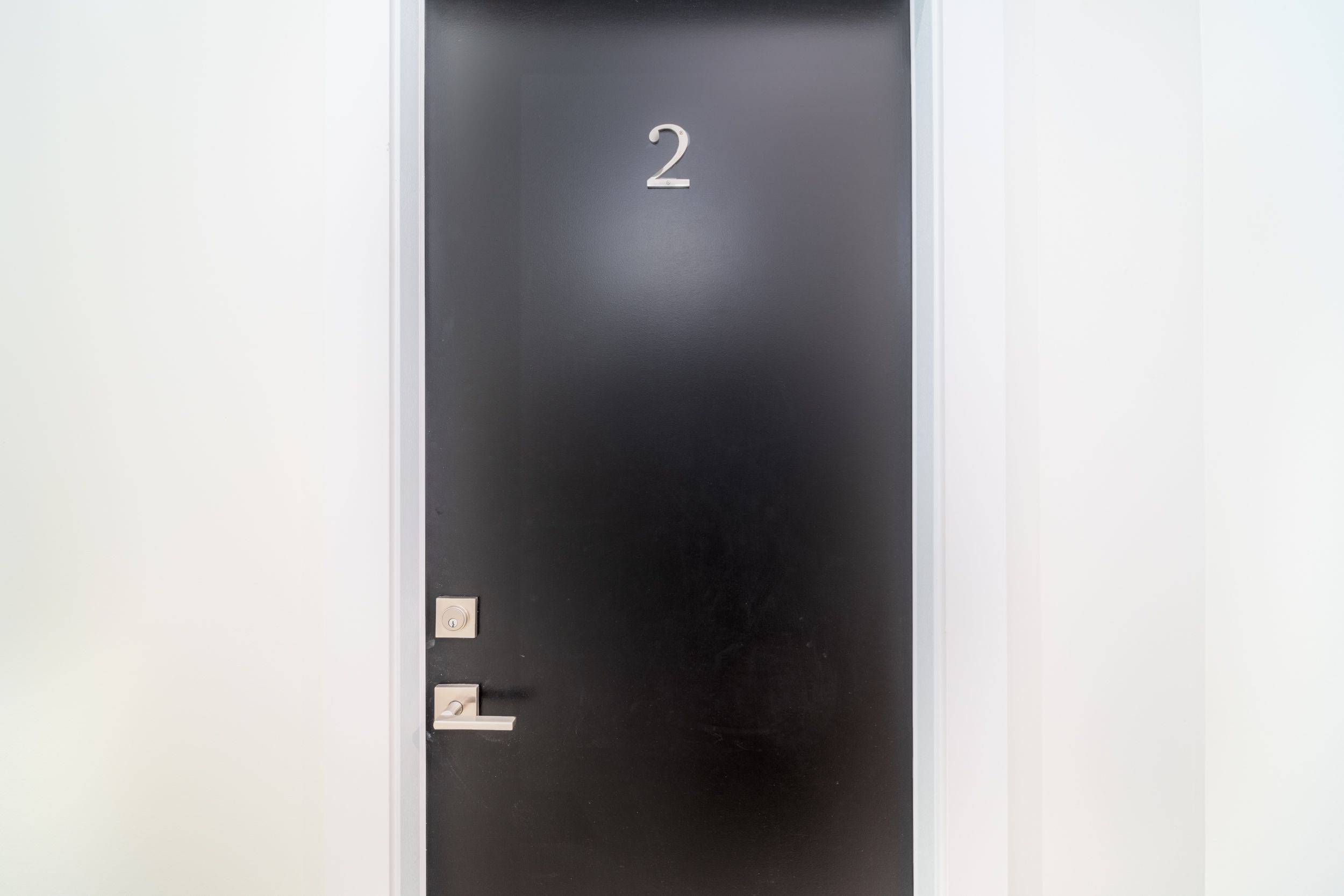 Toronto C01, ON M6J 2A9,13 Mansfield AVE #2