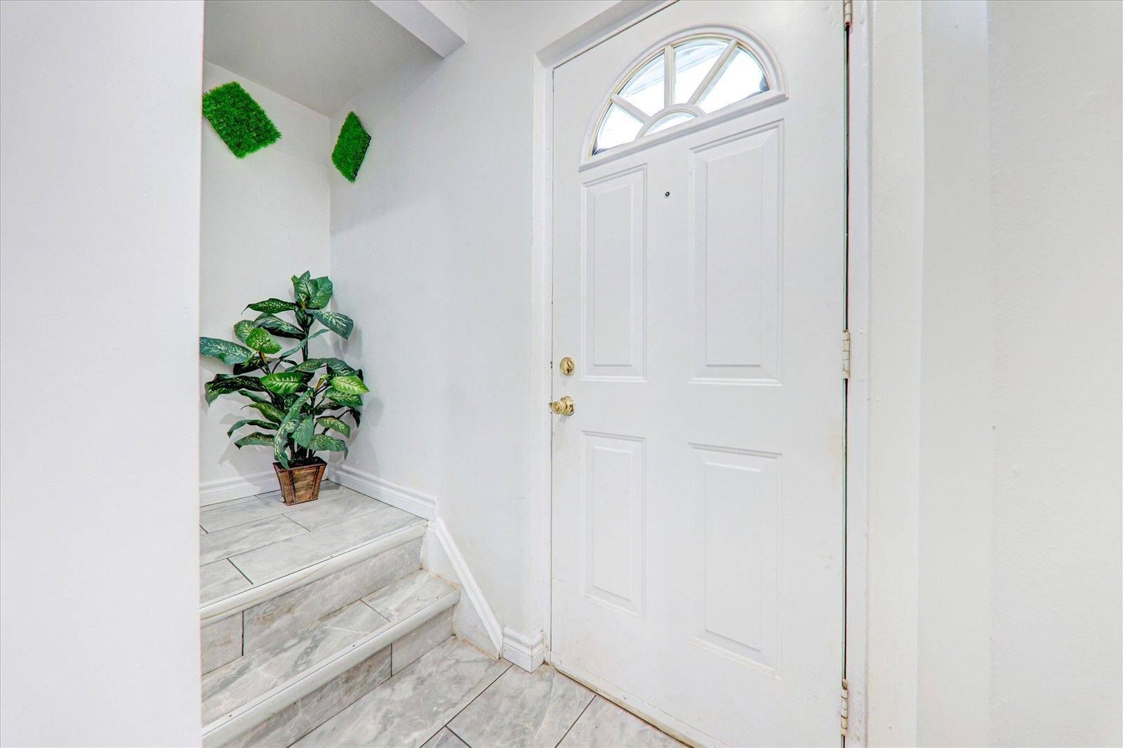 Toronto E04, ON M1L 1Y5,50 Chestnut CRES