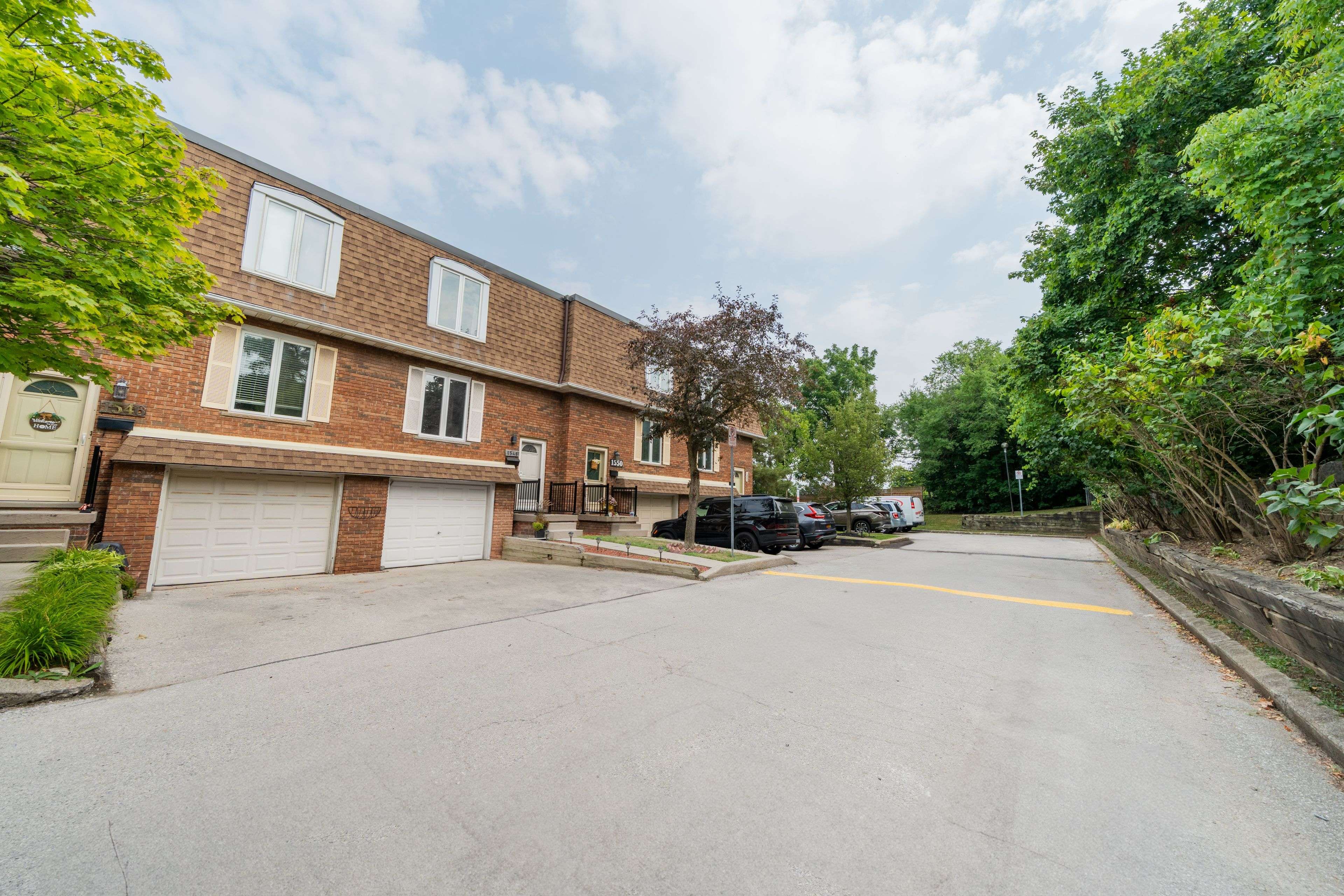 Burlington, ON L7P 2B5,1548 Westminster PL