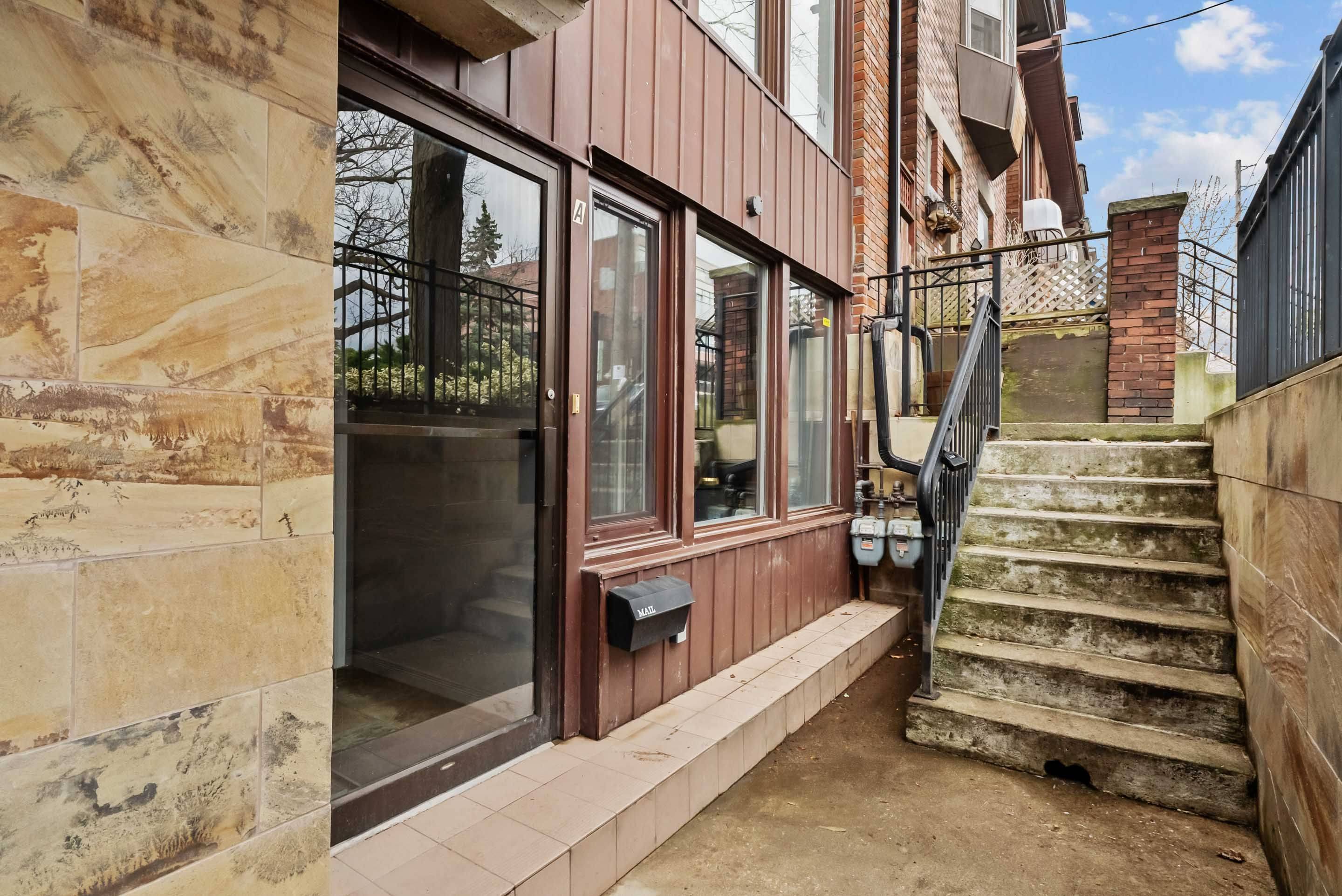 Toronto W02, ON M6S 2C3,585 Annette ST #Lower