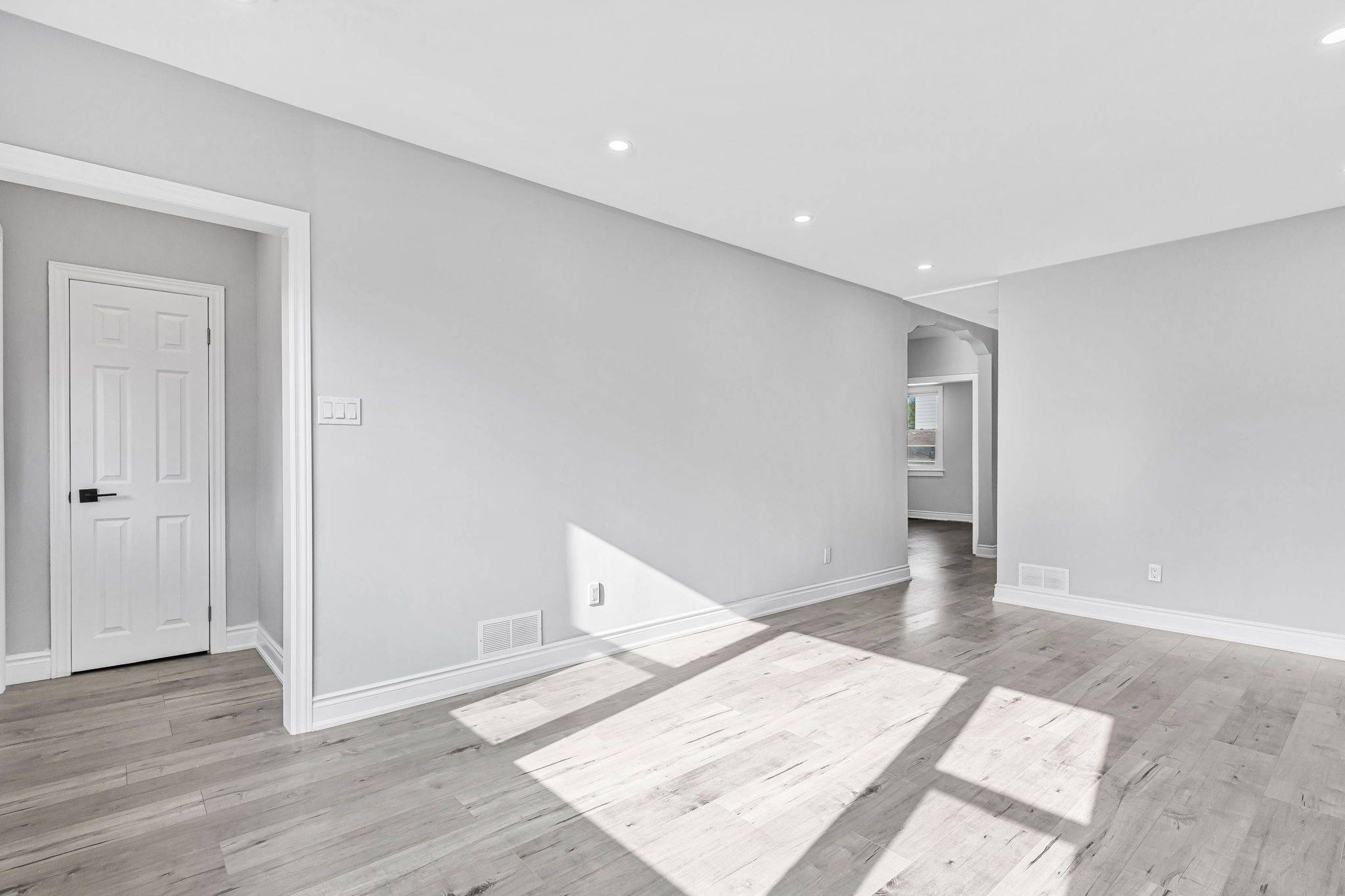 Hamilton, ON L8K 3K1,146 Craigroyston RD