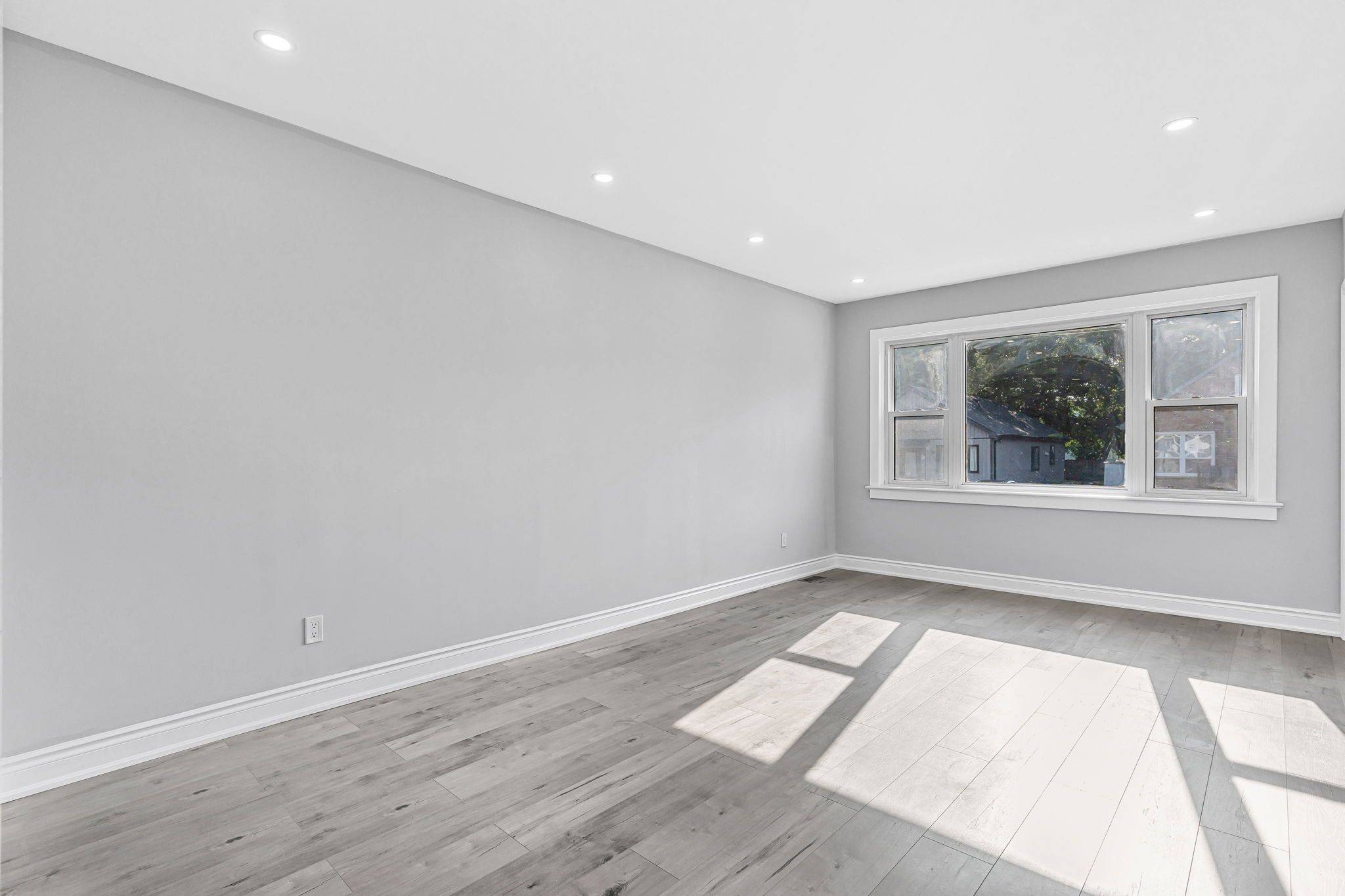 Hamilton, ON L8K 3K1,146 Craigroyston RD