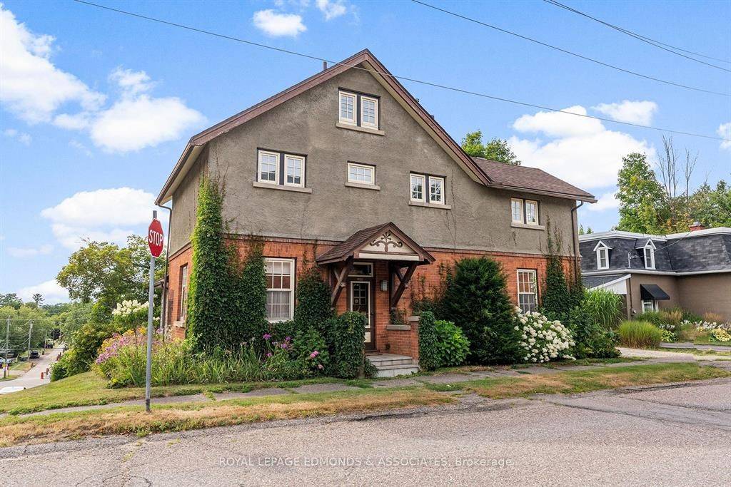 Pembroke, ON K8A 1J5,400 Centre ST