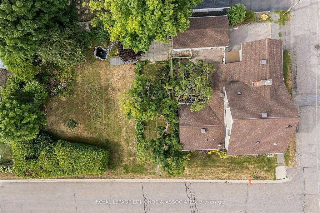 Pembroke, ON K8A 1J5,400 Centre ST