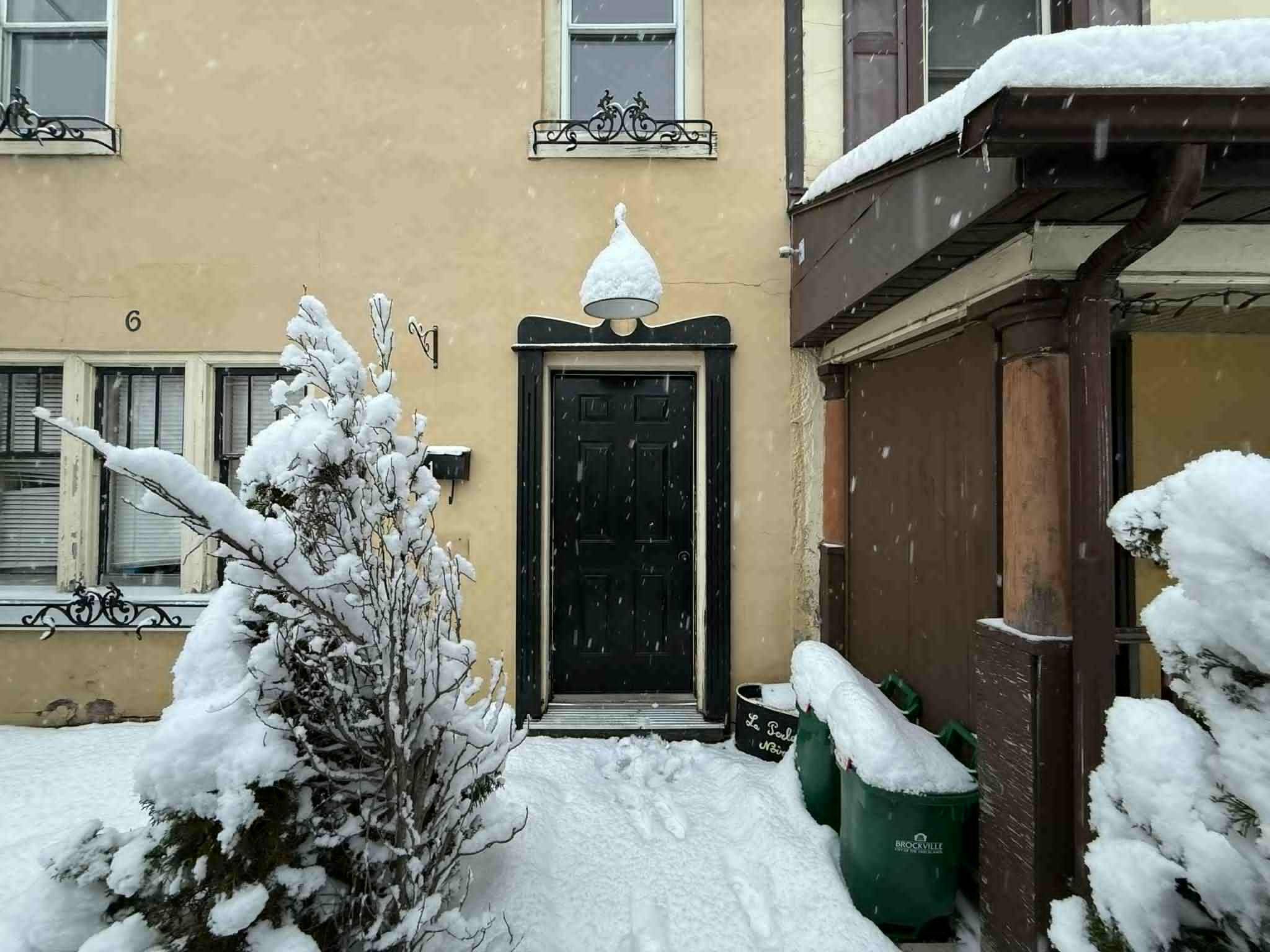 Brockville, ON K6V 1P2,6 Pearl ST E ##2