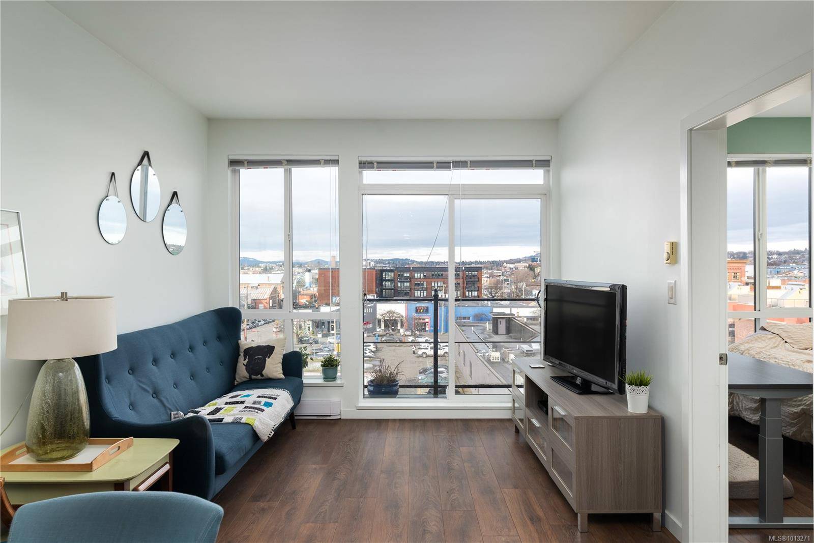 Victoria, BC V8W 0C5,517 Fisgard St #508