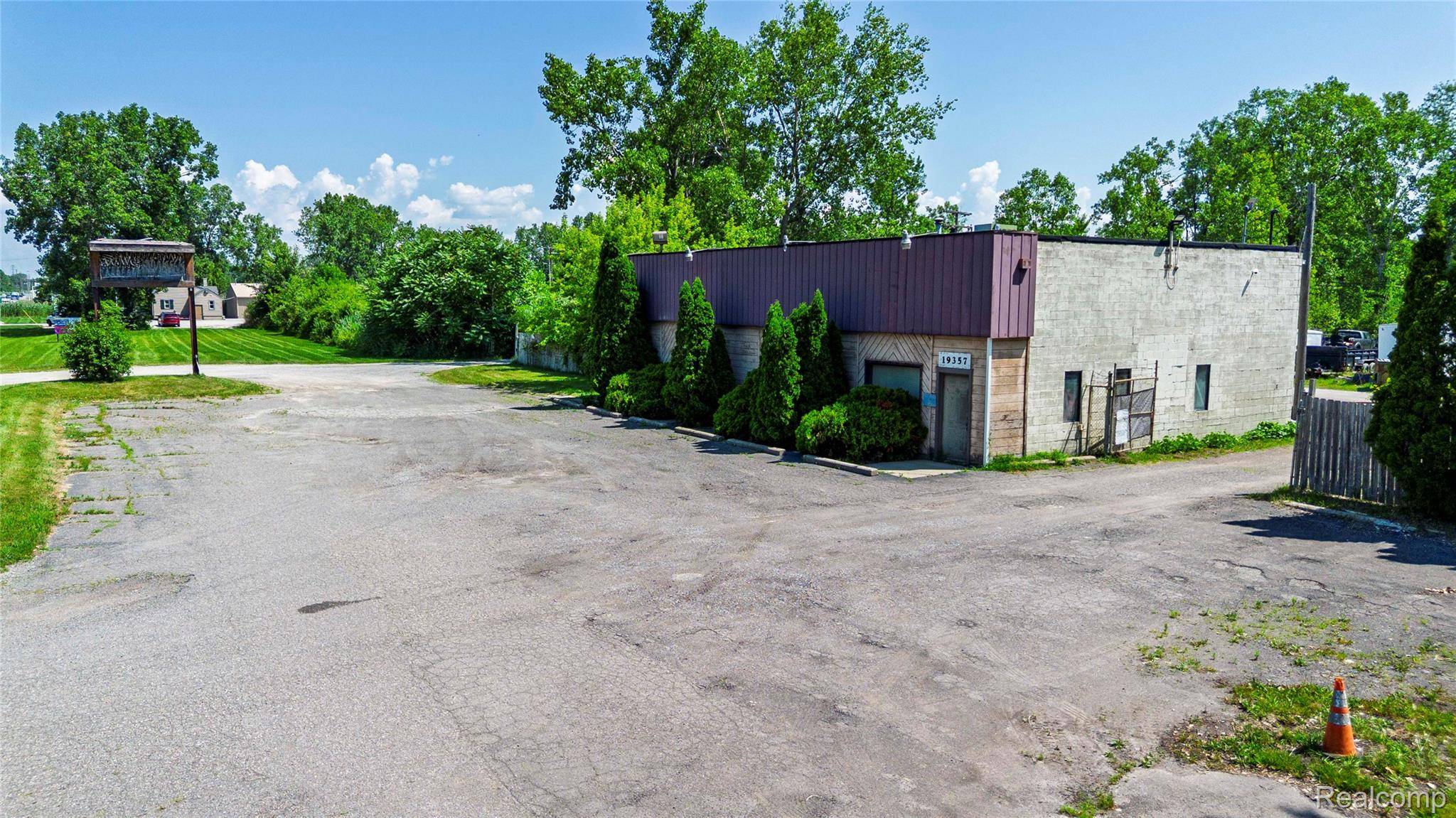 Brownstown, MI 48174,19357 Telegraph RD