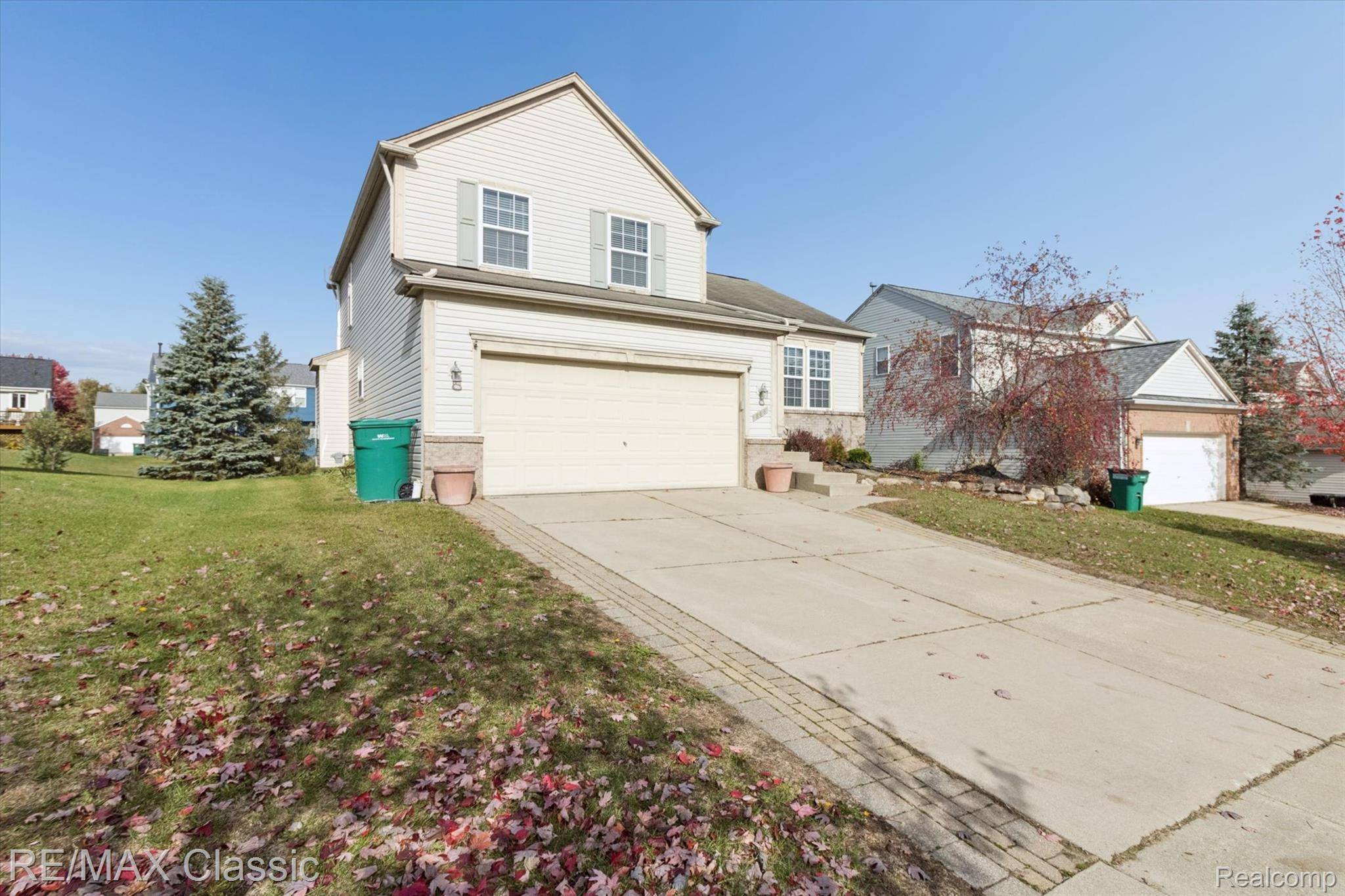 Holly, MI 48442,868 Deer Run Lake RD