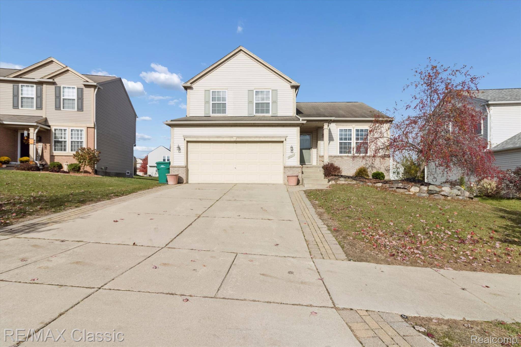 Holly, MI 48442,868 Deer Run Lake RD