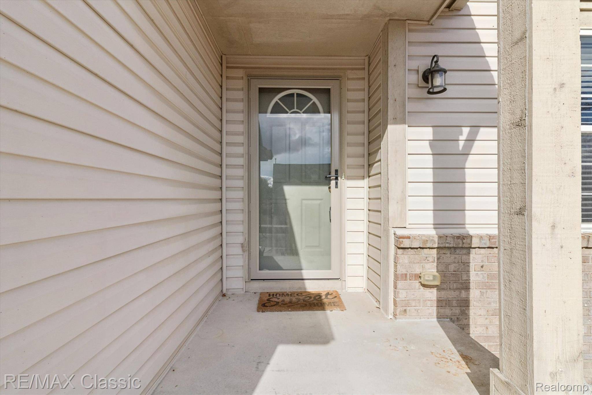 Holly, MI 48442,868 Deer Run Lake RD