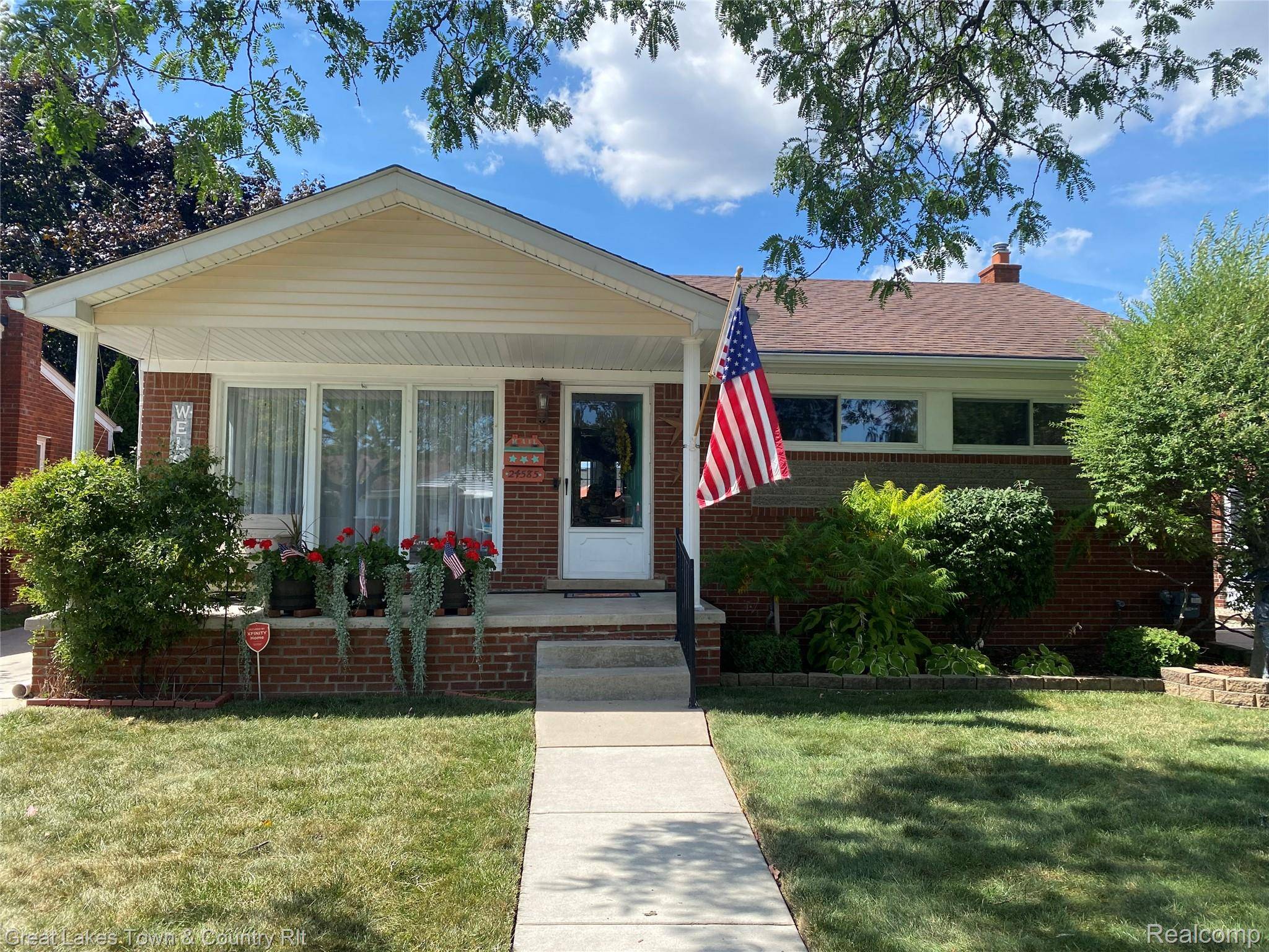 Eastpointe, MI 48021,24585 Mabray AVE