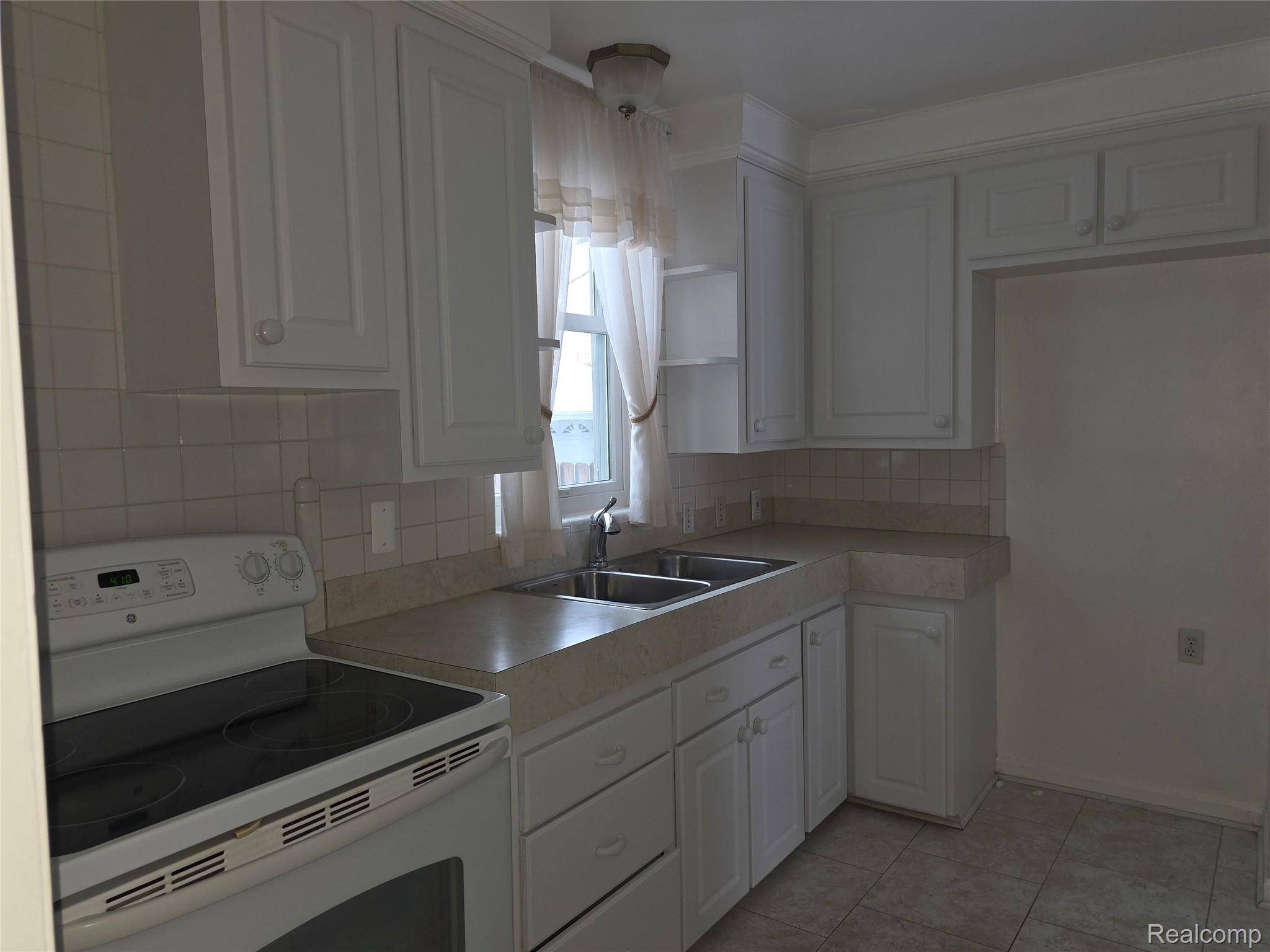 Dearborn, MI 48128,742 N York ST