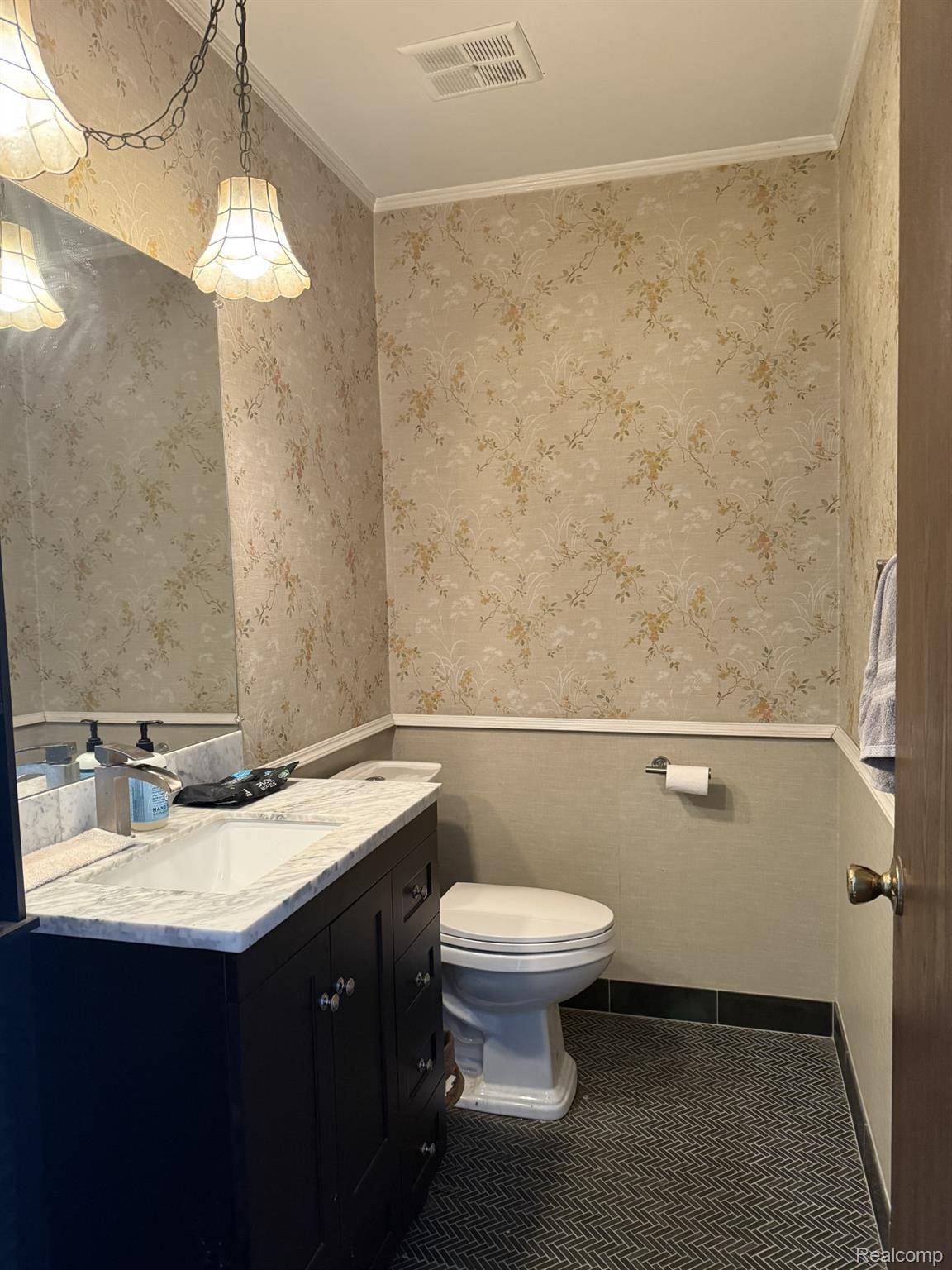 Macomb, MI 48044,18523 Elm CT