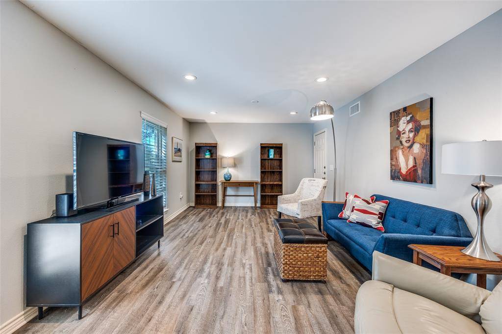 Dallas, TX 75235,5326 Fleetwood Oaks Avenue #147