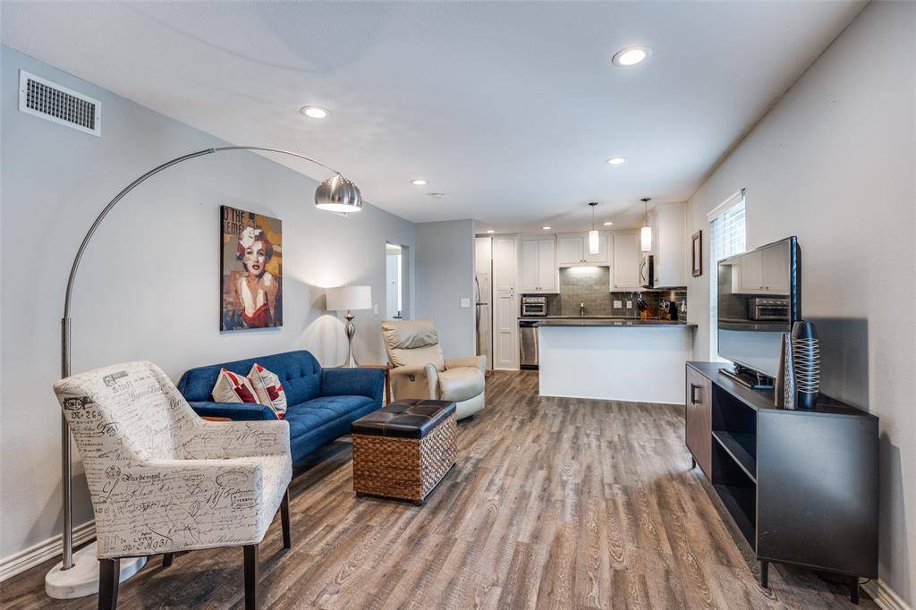 Dallas, TX 75235,5326 Fleetwood Oaks Avenue #147