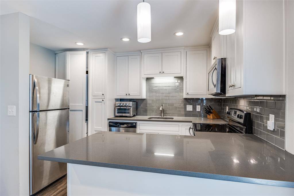 Dallas, TX 75235,5326 Fleetwood Oaks Avenue #147