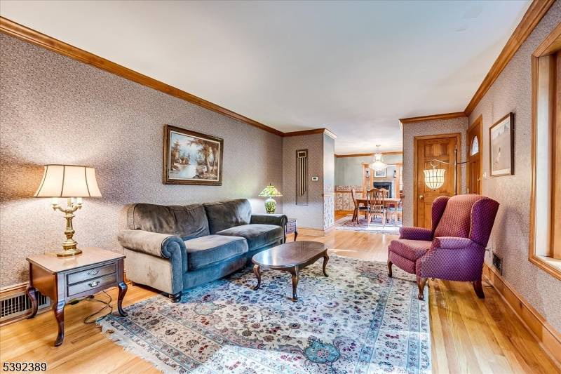 Metuchen Boro, NJ 08840,39 Rayle Ct