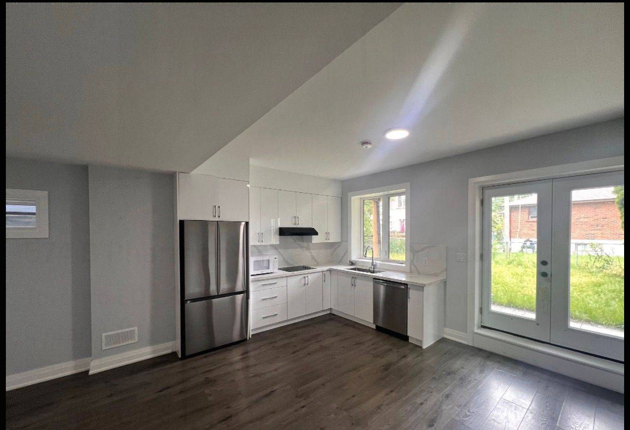 Toronto E04, ON M1L 3G9,574 B Pharmacy Ave AVE