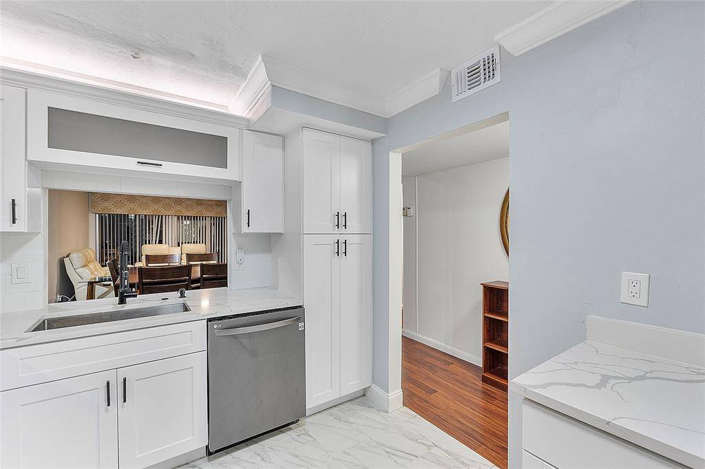 Sunrise, FL 33351,3955 N Nob Hill Rd #404