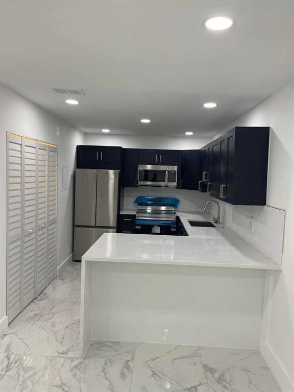 West Palm Beach, FL 33417,4704 Cherry Rd #4704