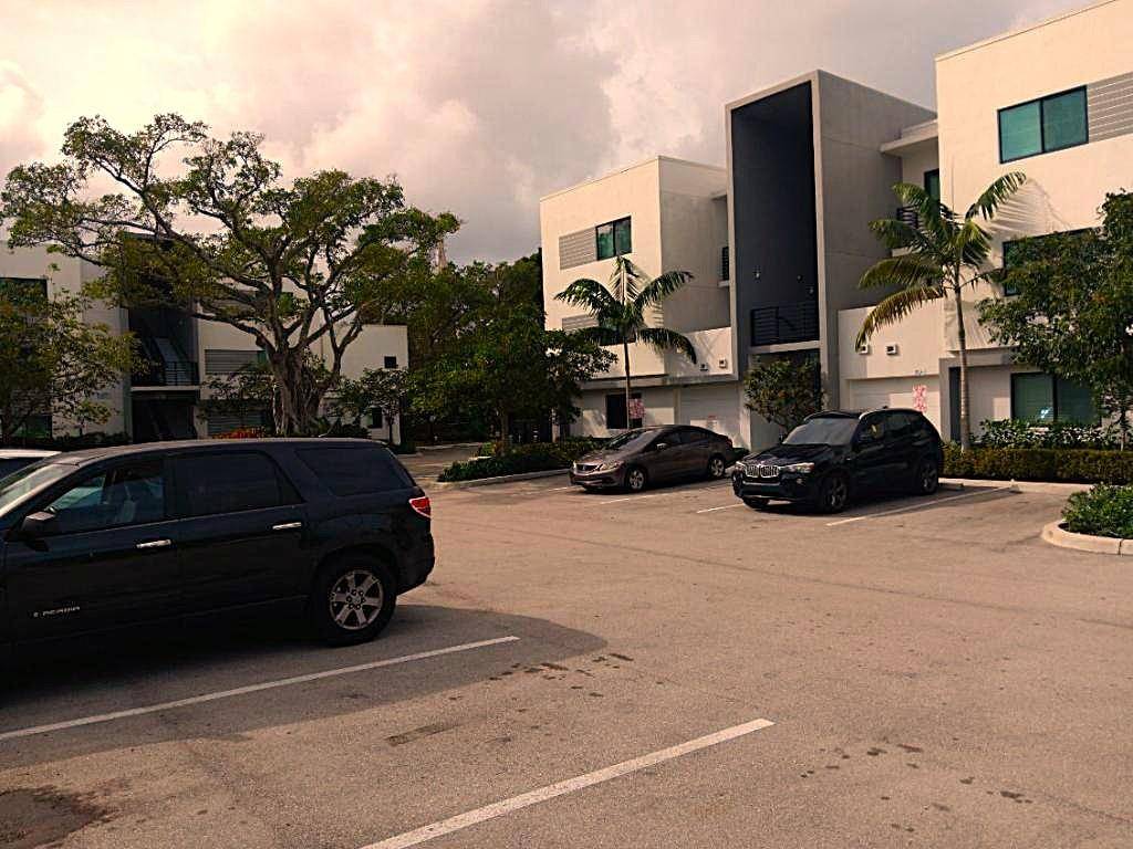 Fort Lauderdale, FL 33309,3050 NW 68th St #2304