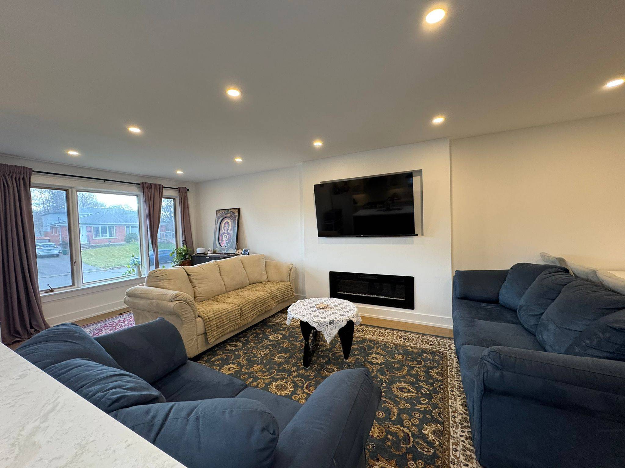 Newmarket, ON L3Y 3P7,650 Mountview PL