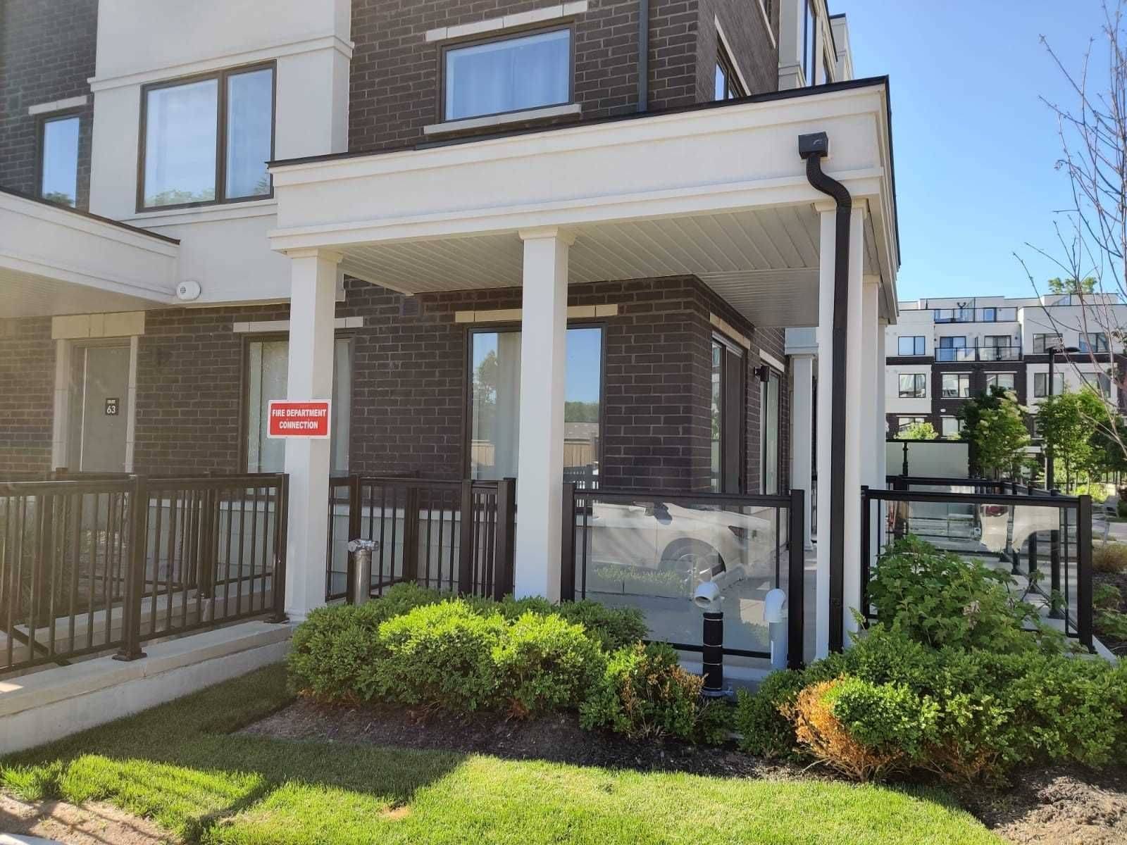 Aurora, ON L4G 3G5,300 Alex Gardner CIR S #63