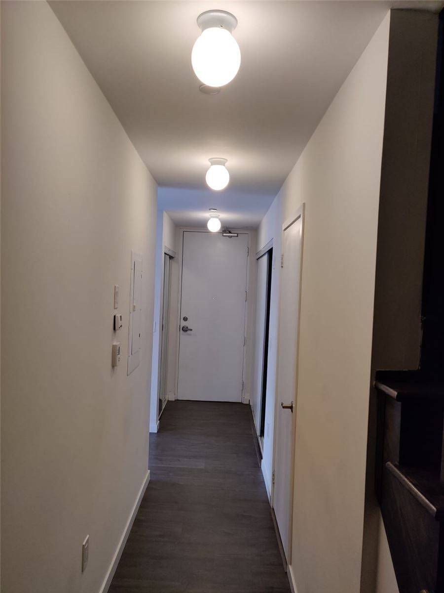 Aurora, ON L4G 3G5,300 Alex Gardner CIR S #63