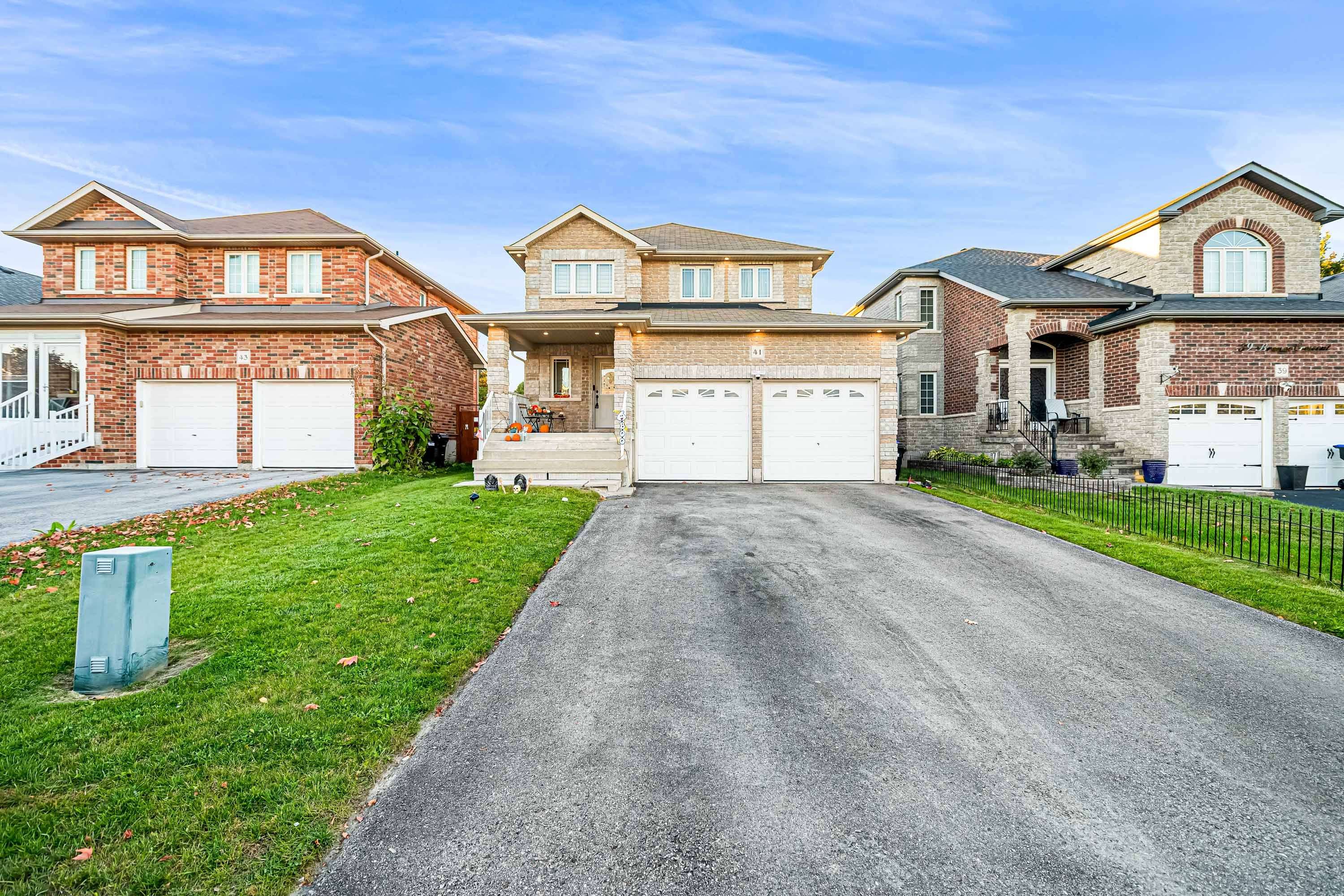 Bradford West Gwillimbury, ON L3Z 0B1,41 Bronze CRES