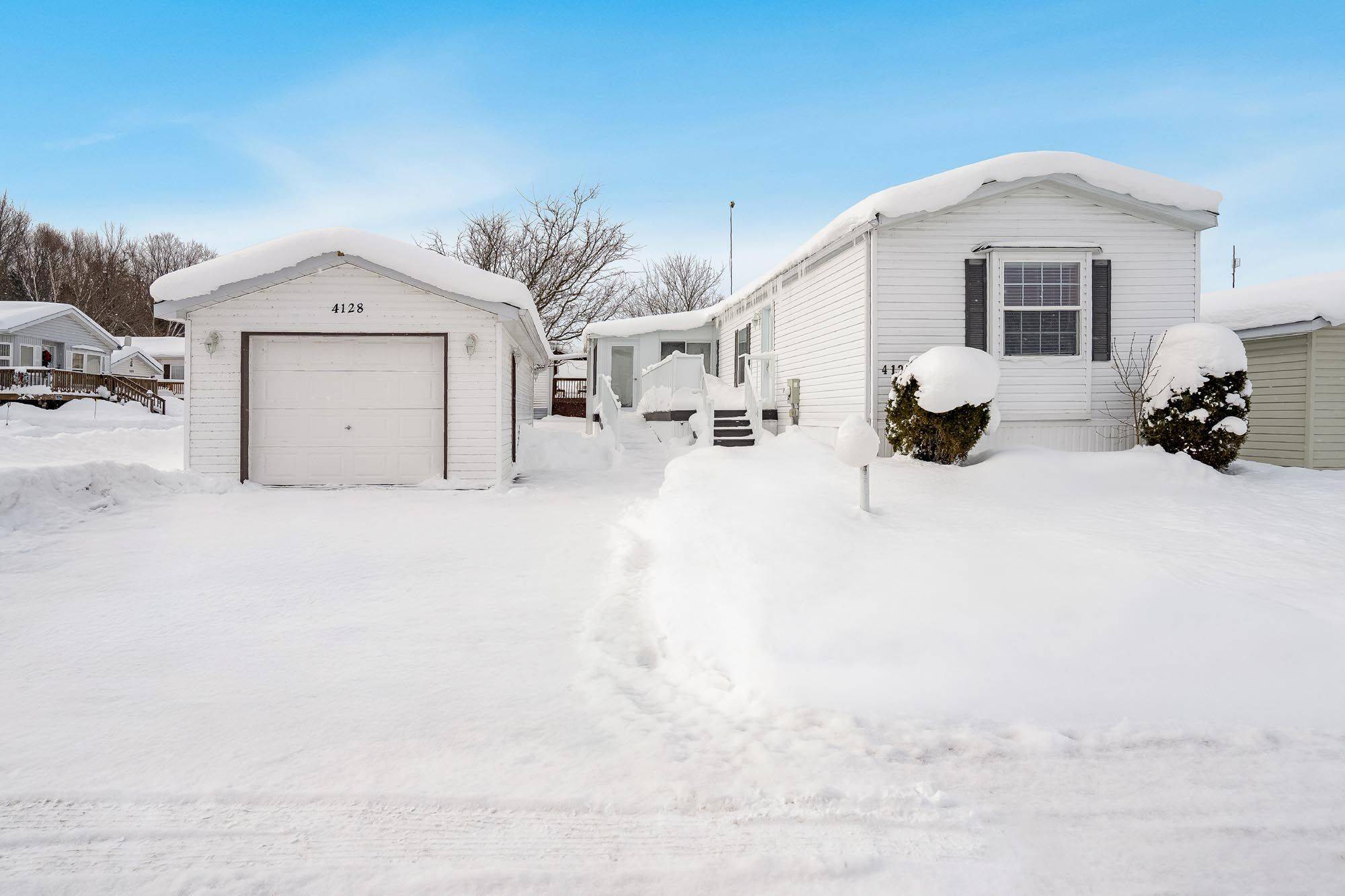 Severn, ON L3V 6H4,4128 Haines ST