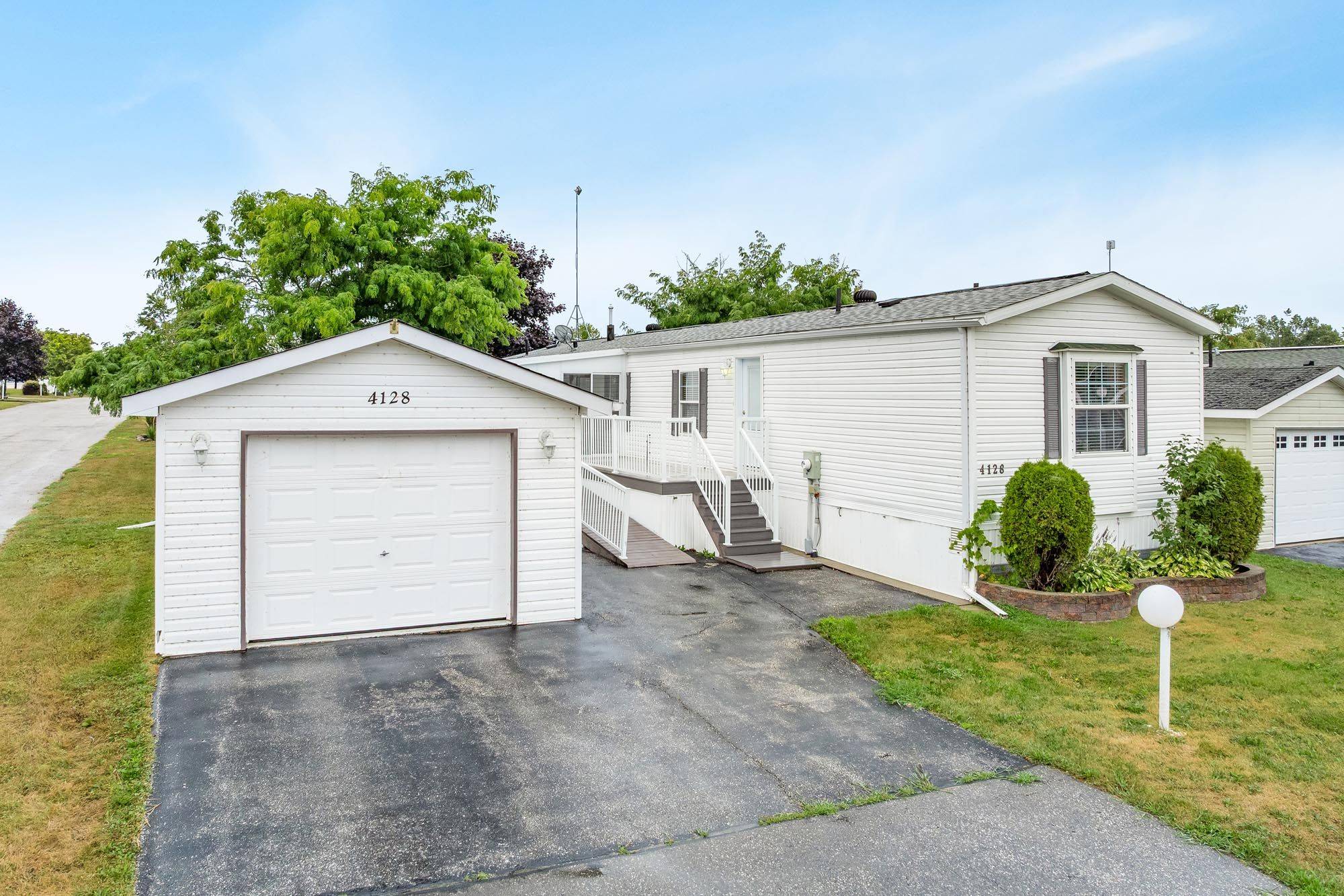 Severn, ON L3V 6H4,4128 Haines ST