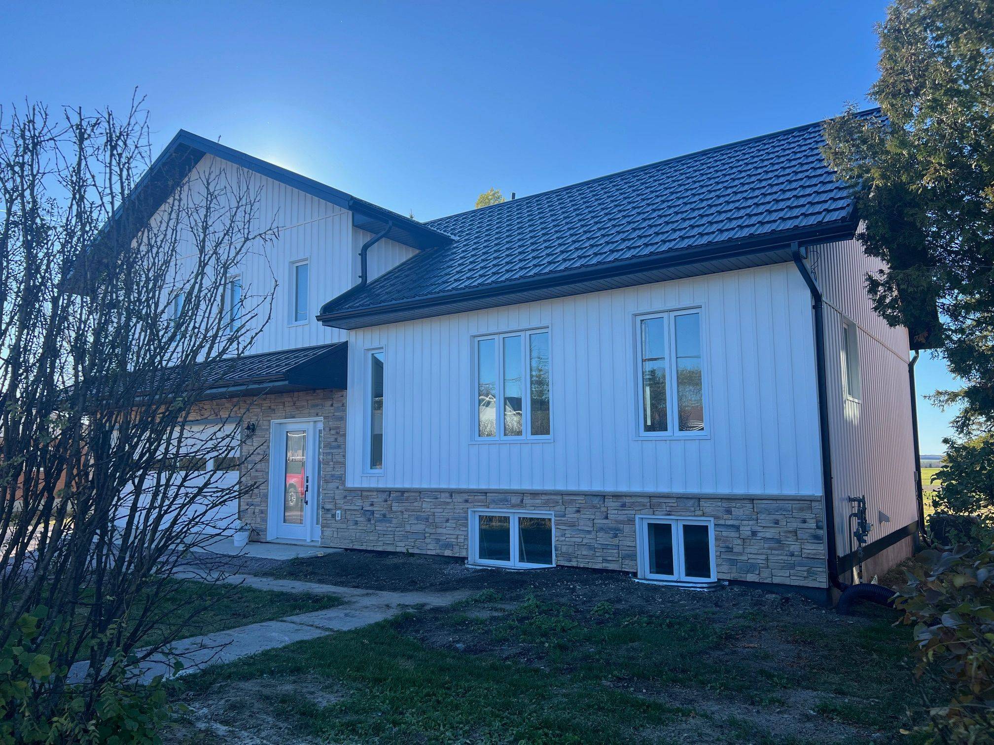 Armstrong, ON P0J 1E0,40 Tenth AVE S