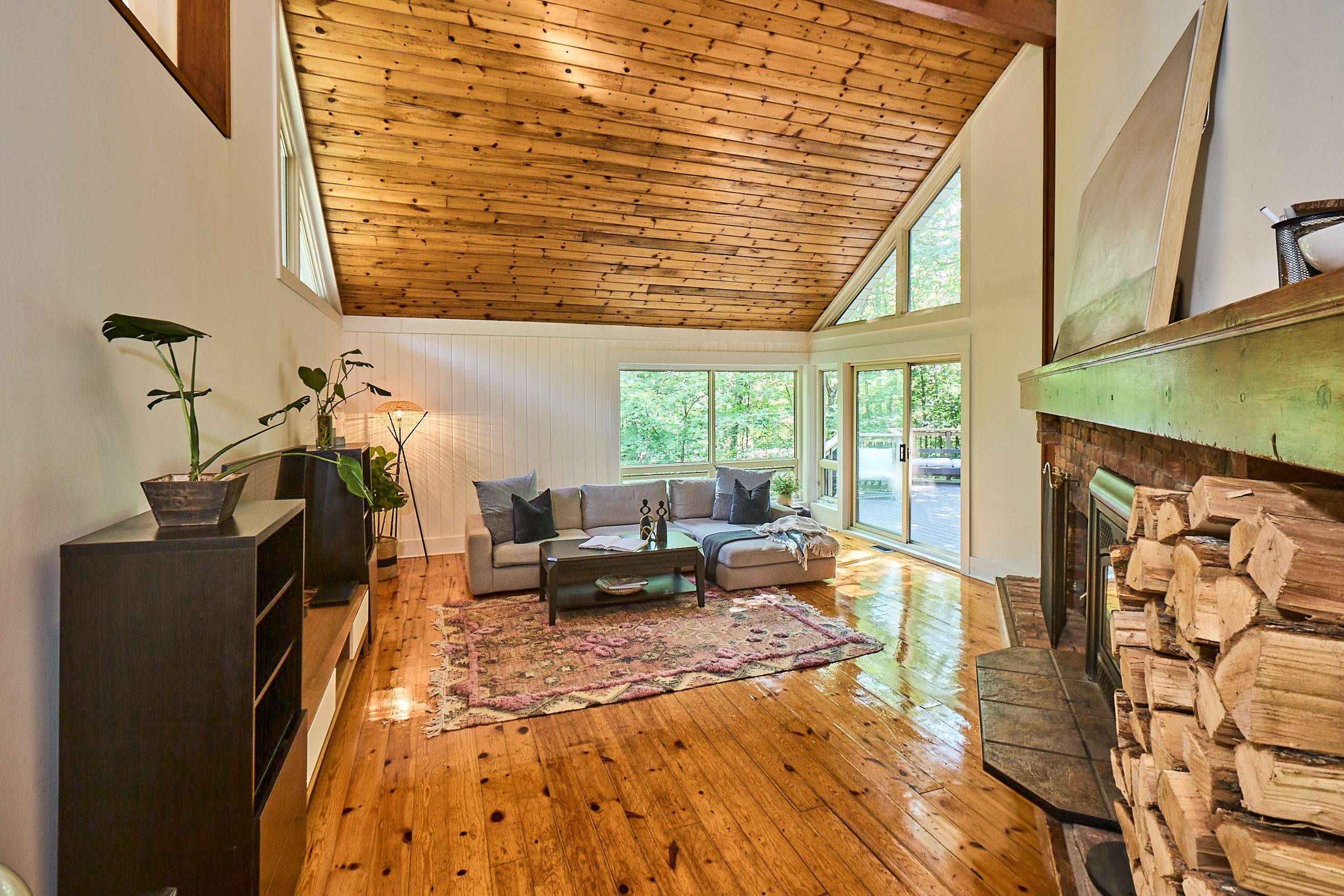 Huntsville, ON P1H 1S4,869 North Mary Lake RD