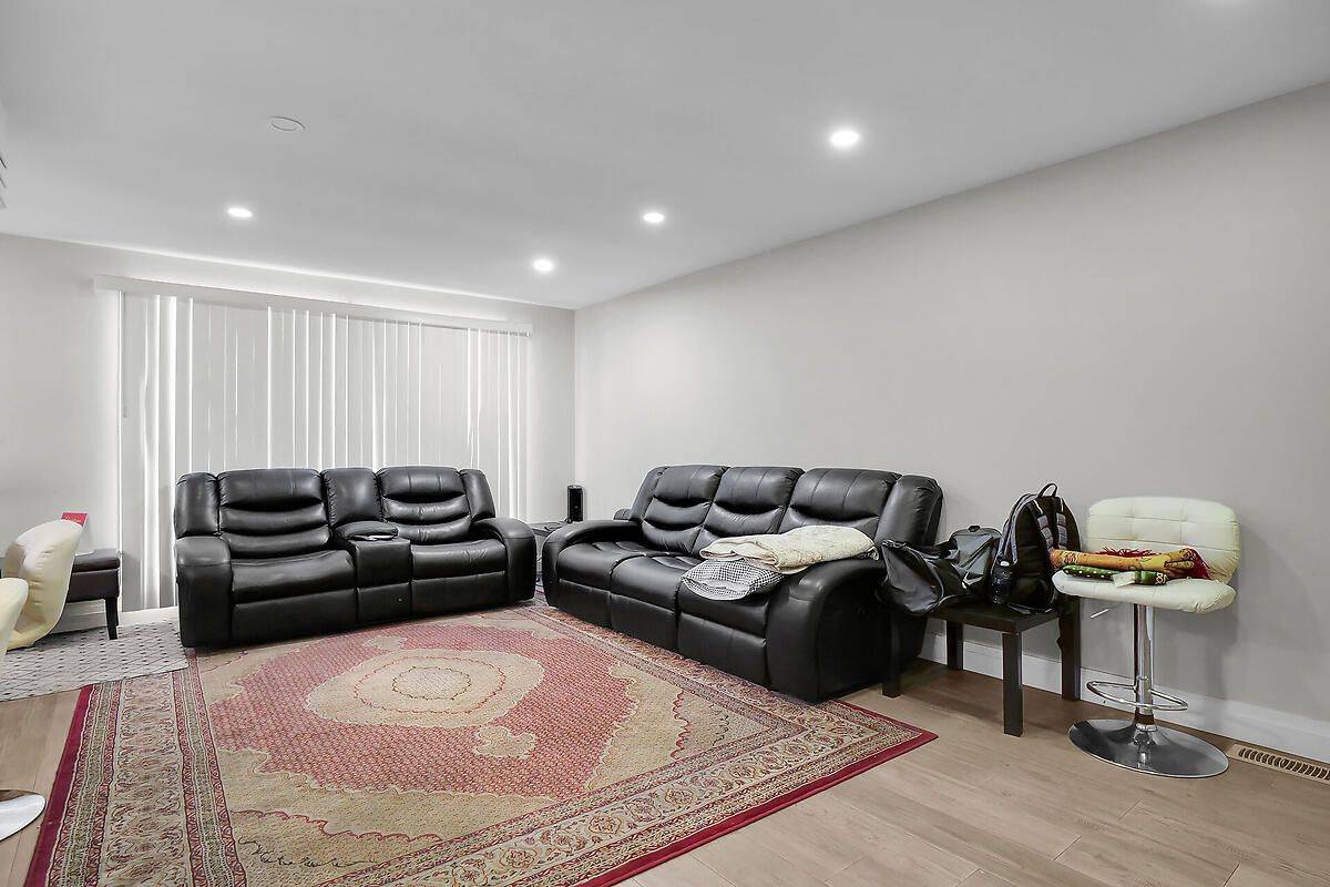 London South, ON N6E 2K1,17 LOCUST CRES