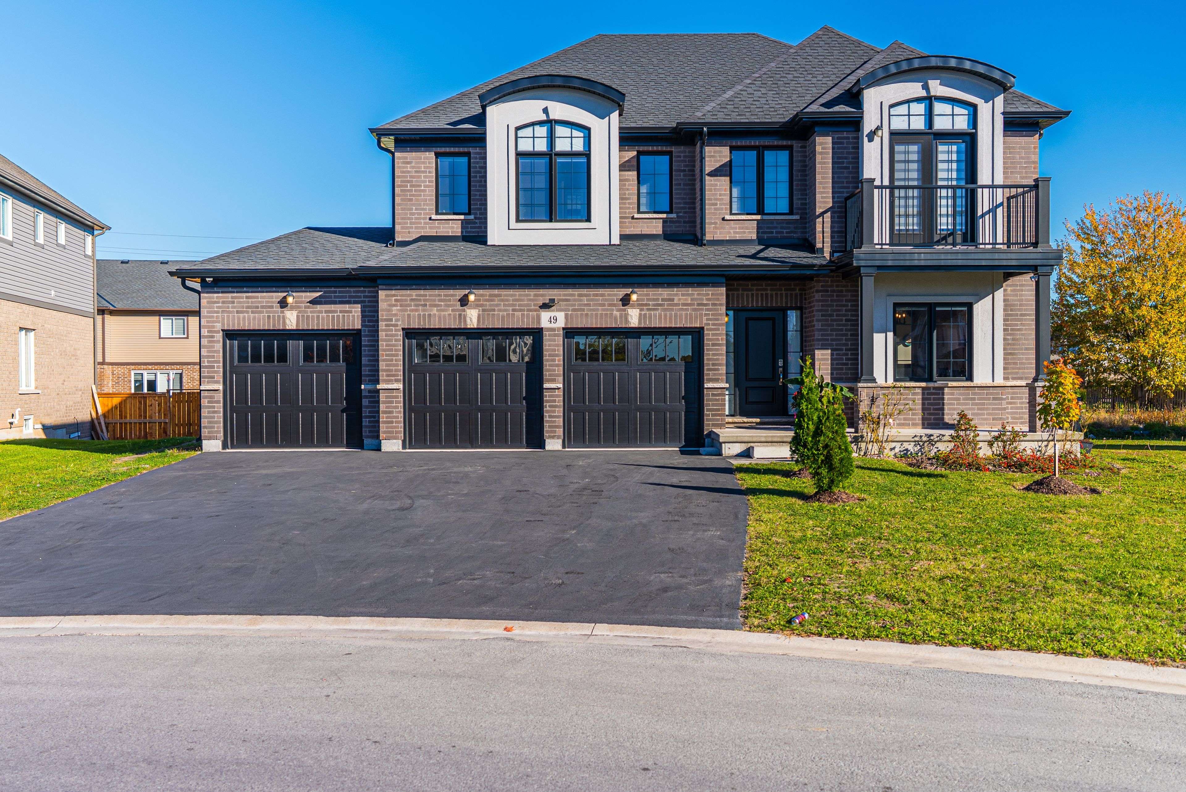 Welland, ON L3C 0E6,49 MONARCH ST