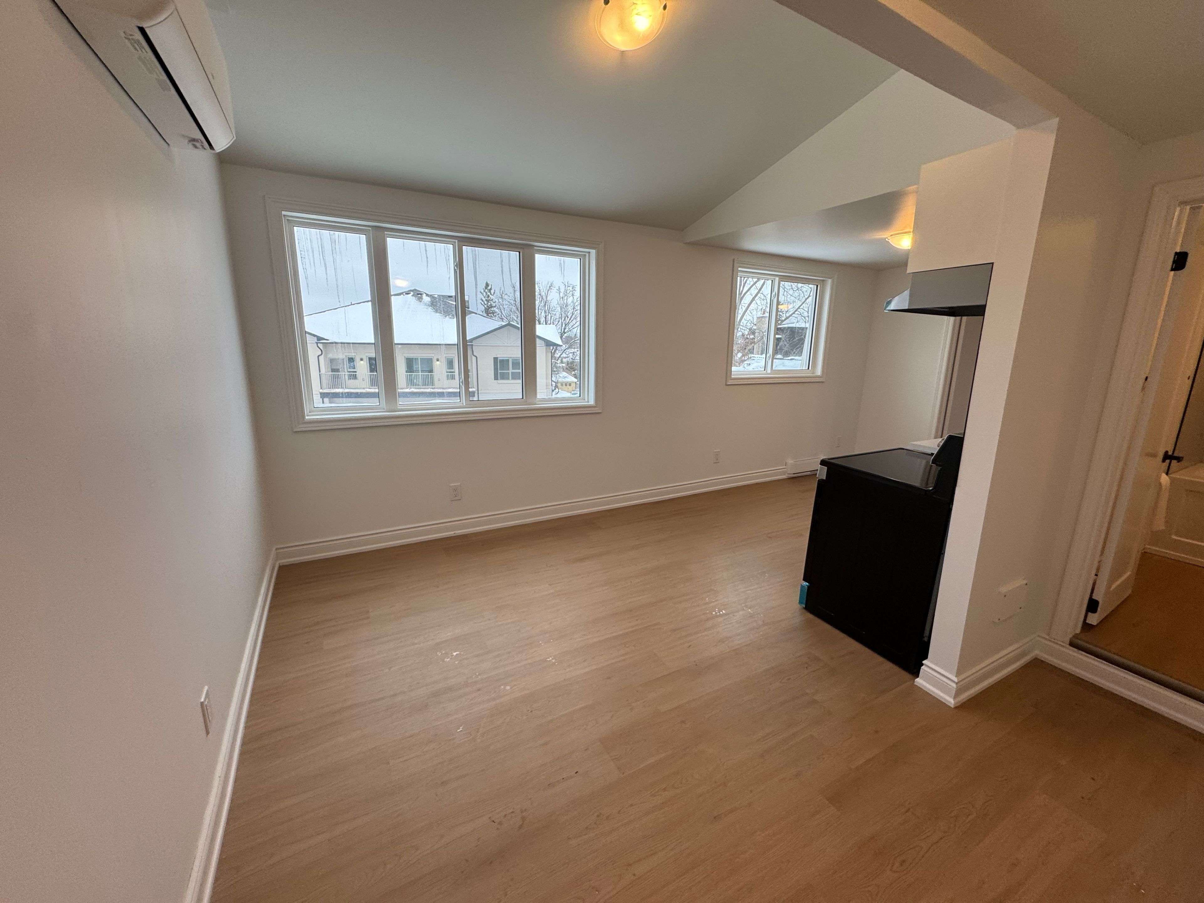 Peterborough, ON K9H 4P8,380 Park ST N ##5