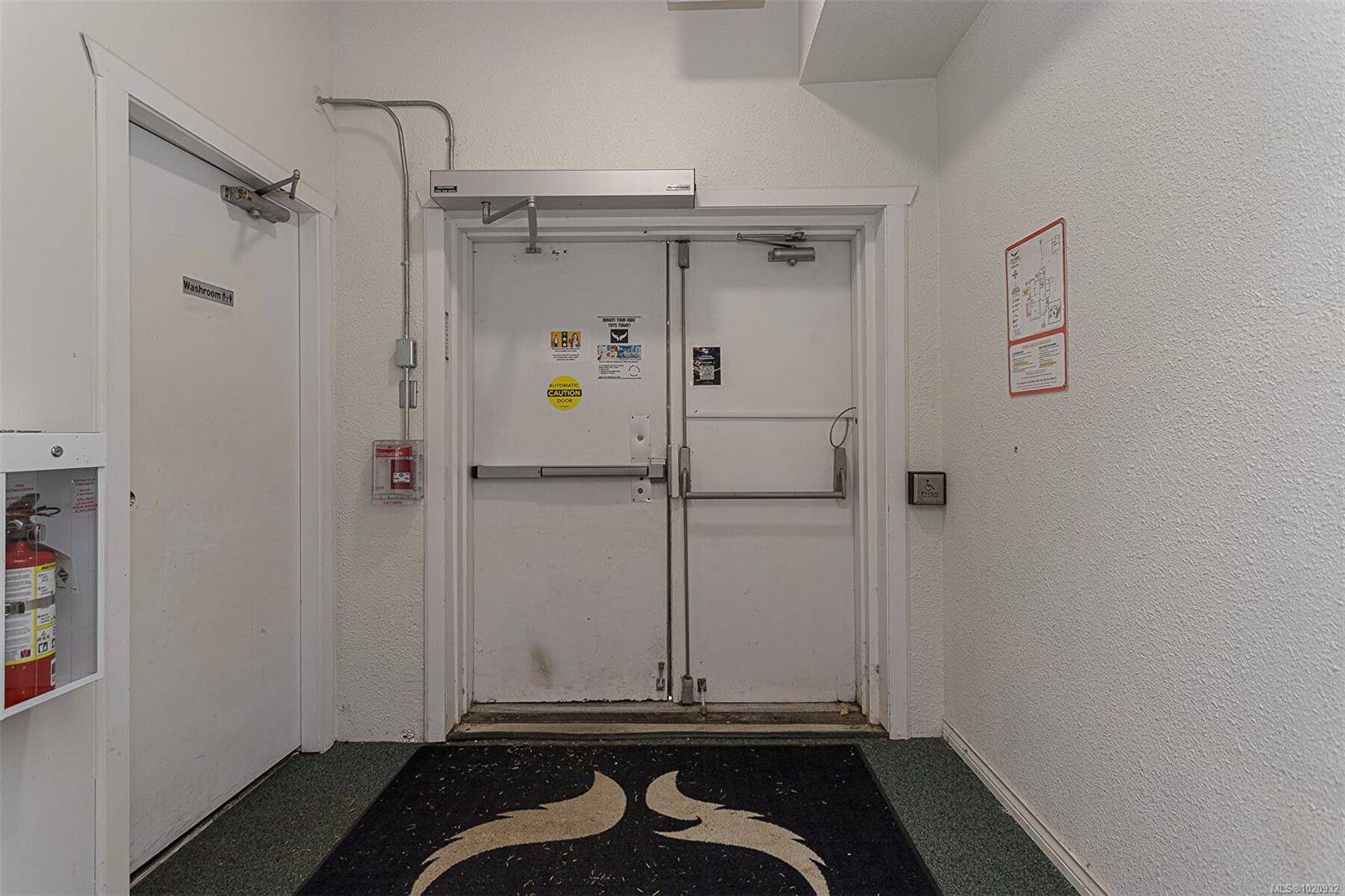 Nanaimo, BC V9T 1K3,3255 Stephenson Point Rd #C/D/E