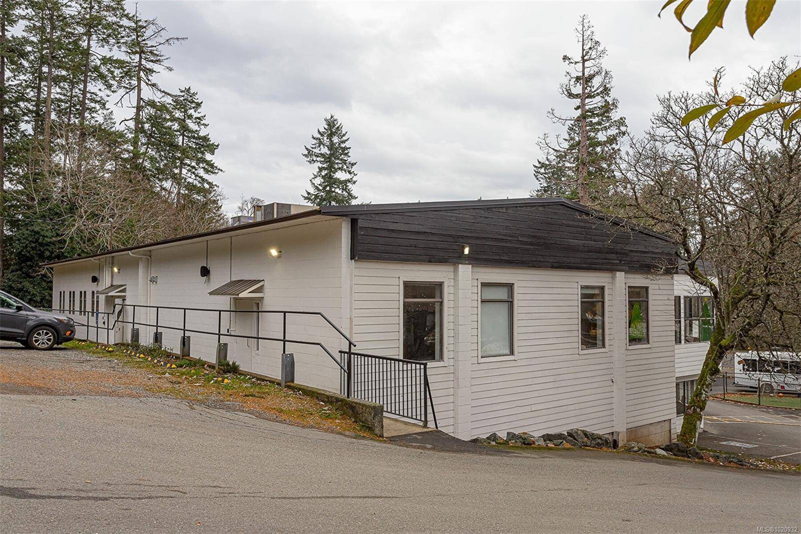 Nanaimo, BC V9T 1K3,3255 Stephenson Point Rd #C/D/E